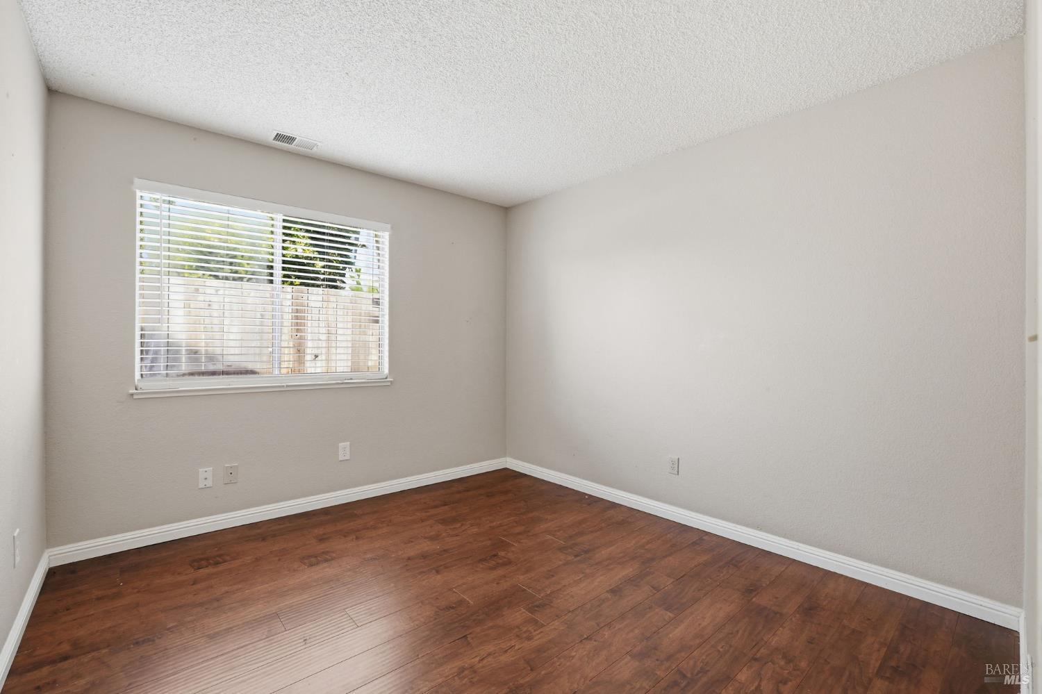 Detail Gallery Image 10 of 18 For 29 Canterbury Cir, Vallejo,  CA 94591 - 3 Beds | 2 Baths