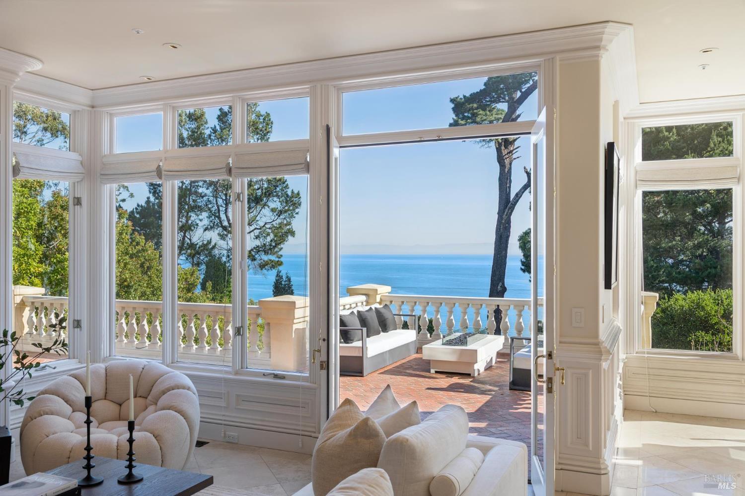 Detail Gallery Image 19 of 96 For 44 Marin Bay Park Ct, San Rafael,  CA 94901 - 5 Beds | 5/1 Baths