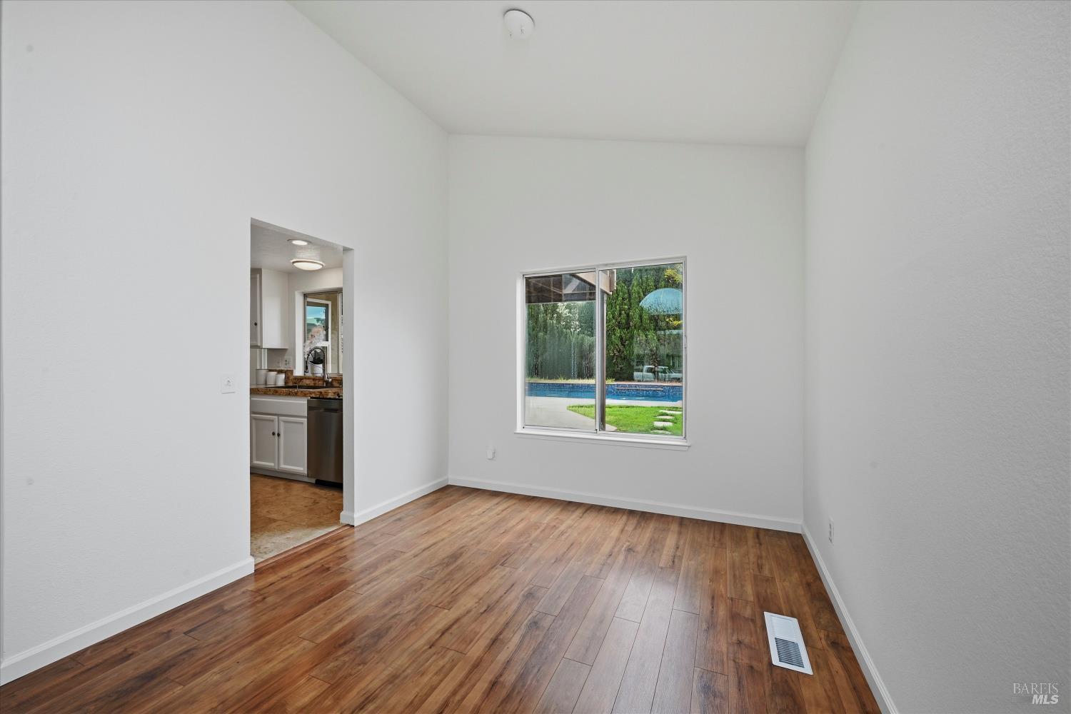 Detail Gallery Image 17 of 43 For 450 Nikki Dr, Santa Rosa,  CA 95401 - 4 Beds | 3 Baths