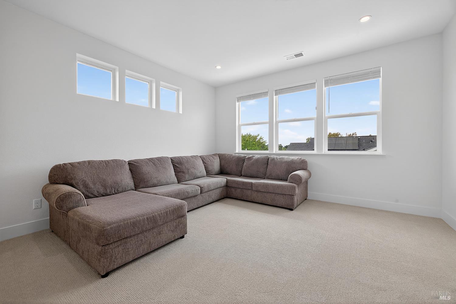 Detail Gallery Image 14 of 38 For 1145 Portello Ln, Windsor,  CA 95492 - 3 Beds | 3 Baths