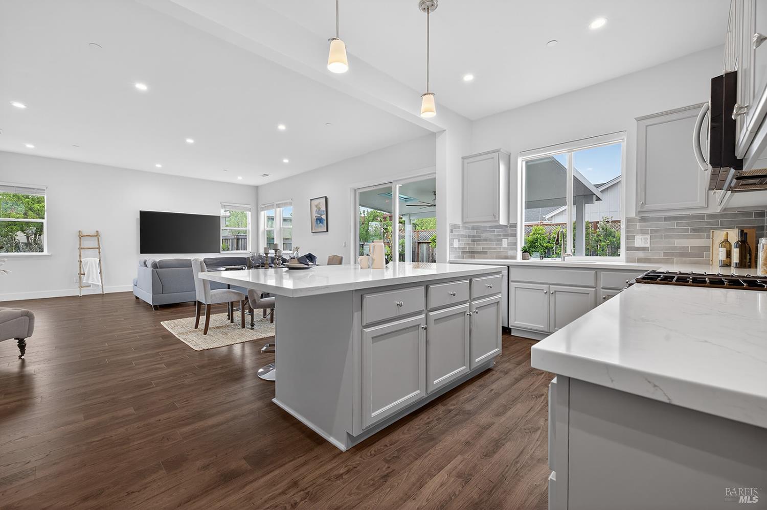 Detail Gallery Image 3 of 38 For 1145 Portello Ln, Windsor,  CA 95492 - 3 Beds | 3 Baths