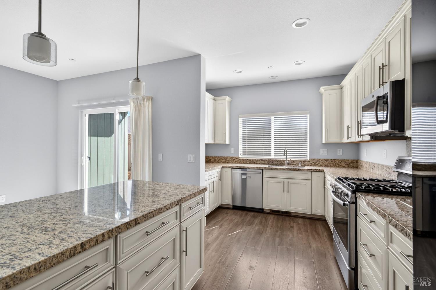 Detail Gallery Image 14 of 39 For 1932 Camino Del Prado Unkn, Santa Rosa,  CA 95403 - 3 Beds | 2 Baths