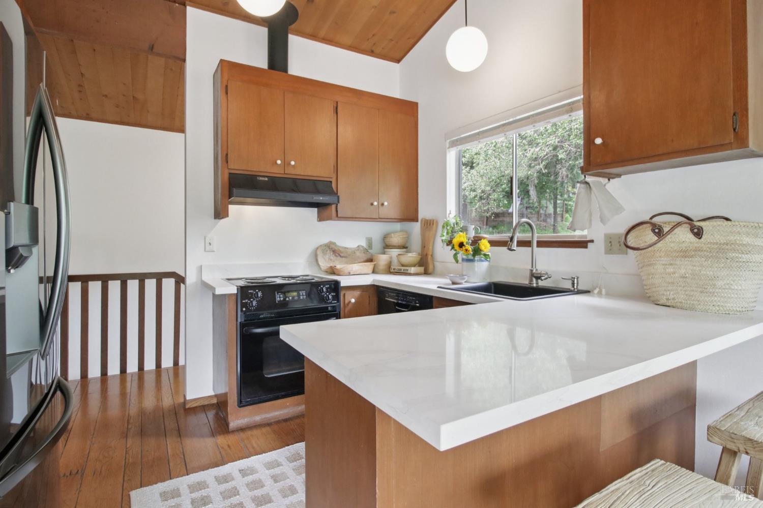 Detail Gallery Image 12 of 43 For 34 Fair Dr, San Rafael,  CA 94901 - 2 Beds | 1 Baths