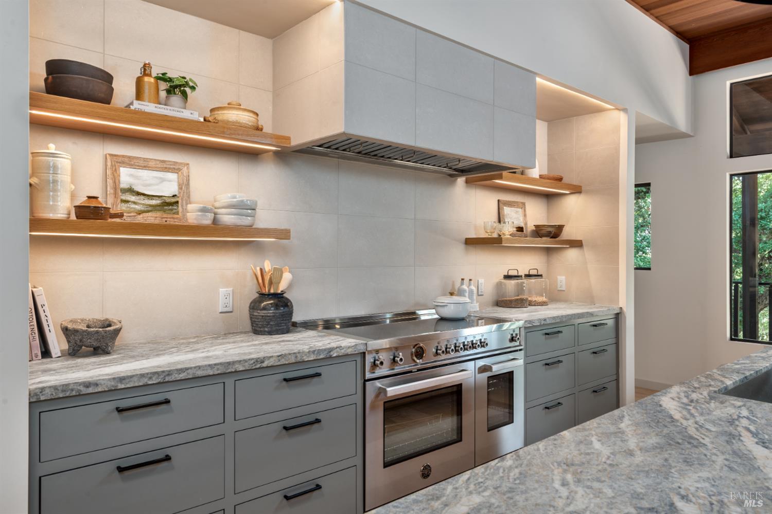 Detail Gallery Image 10 of 43 For 18492 White Oak Dr, Sonoma,  CA 95476 - 4 Beds | 4/1 Baths