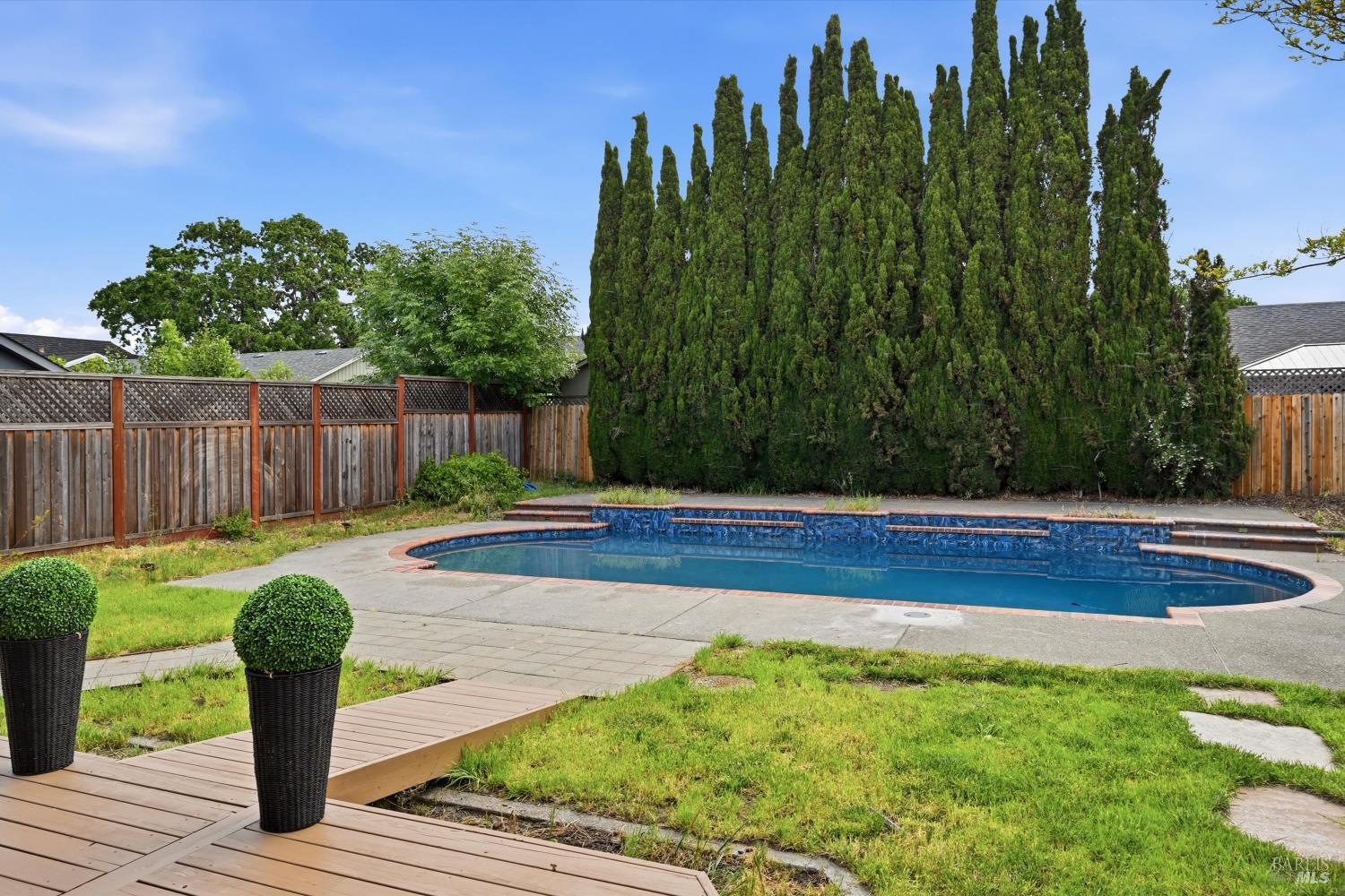 Detail Gallery Image 7 of 43 For 450 Nikki Dr, Santa Rosa,  CA 95401 - 4 Beds | 3 Baths