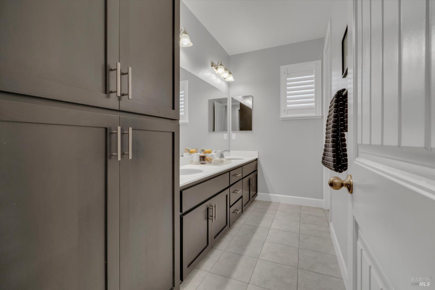 Detail Gallery Image 29 of 45 For 580 Kingbird Cir, Vacaville,  CA 95688 - 5 Beds | 4/1 Baths