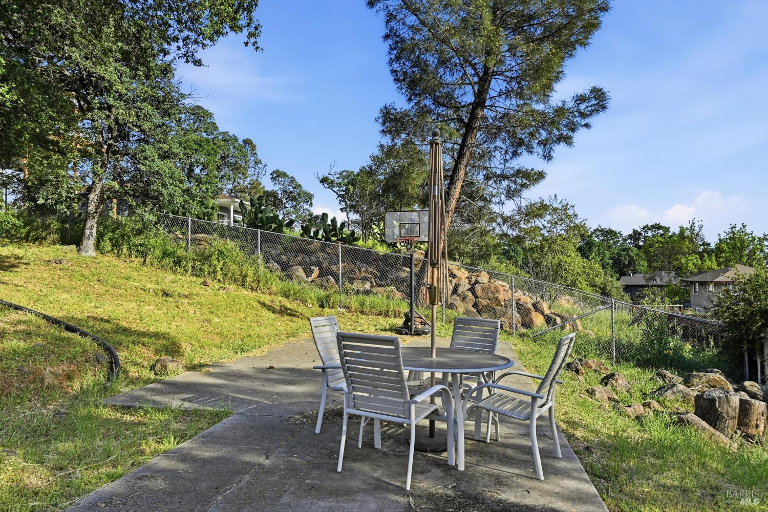 Detail Gallery Image 30 of 40 For 18669 Deer Hill Rd, Hidden Valley Lake,  CA 95467 - 3 Beds | 2 Baths