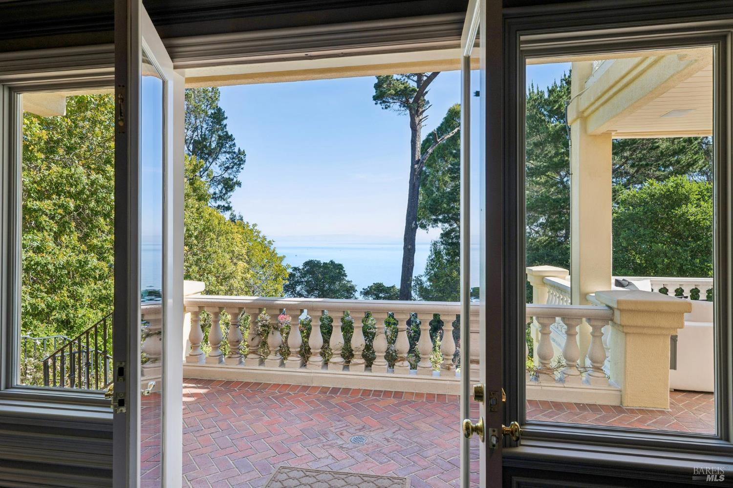 Detail Gallery Image 77 of 96 For 44 Marin Bay Park Ct, San Rafael,  CA 94901 - 5 Beds | 5/1 Baths