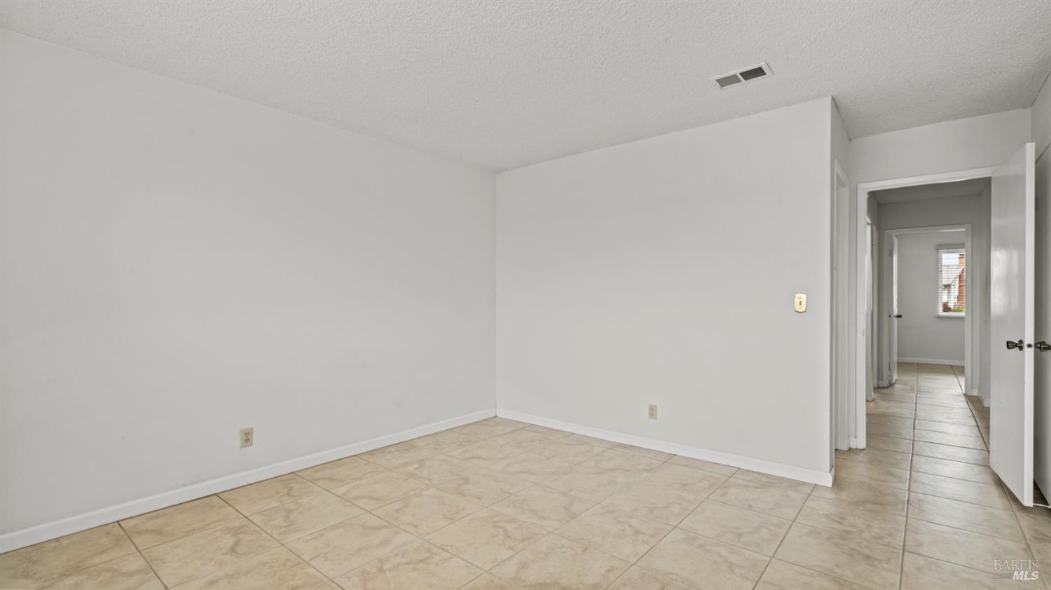 Detail Gallery Image 18 of 24 For 91 Banbury Way, Benicia,  CA 94510 - 3 Beds | 2 Baths