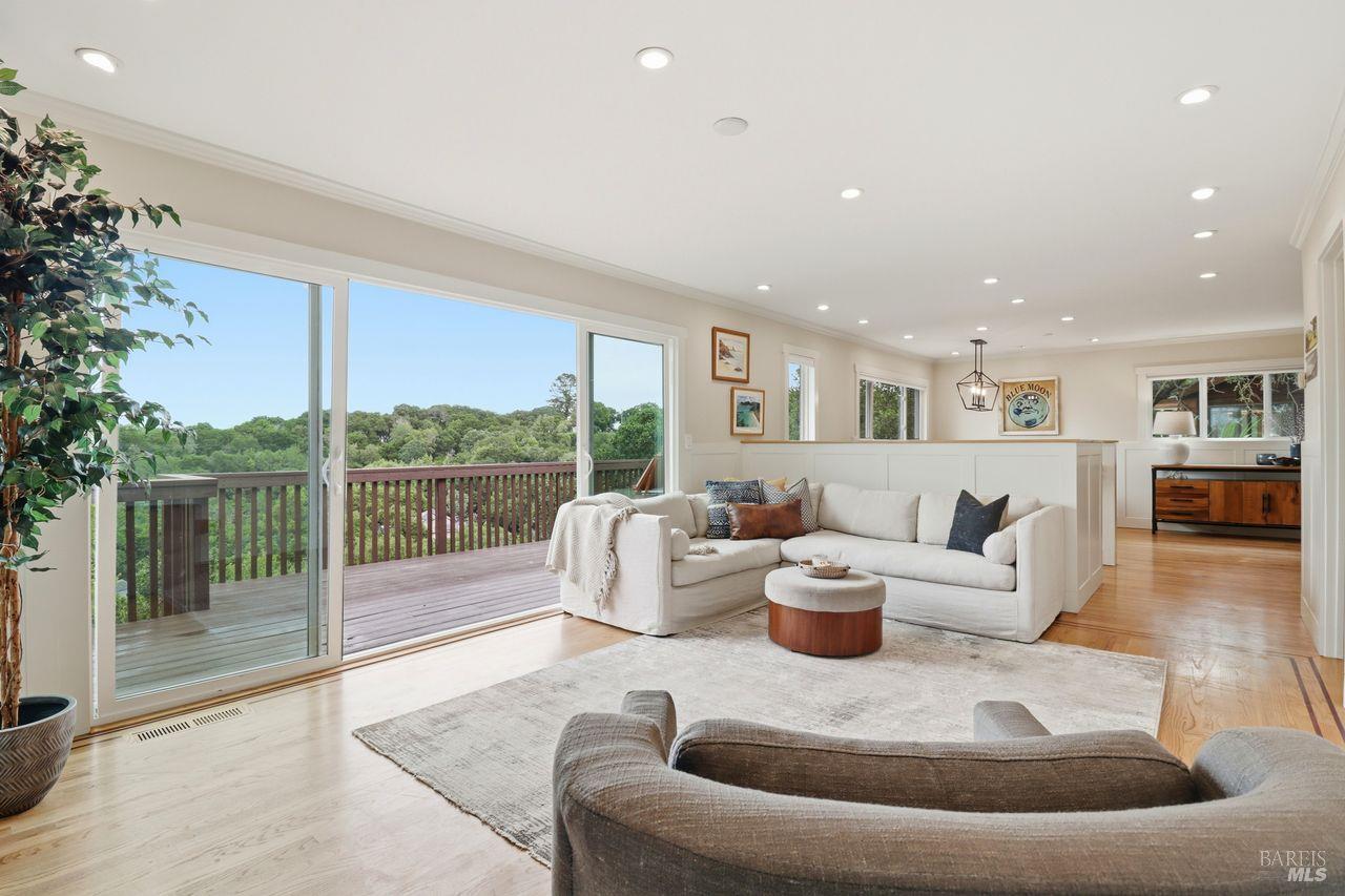 Detail Gallery Image 2 of 46 For 54 Manzanita Ave, Novato,  CA 94945 - 3 Beds | 2 Baths