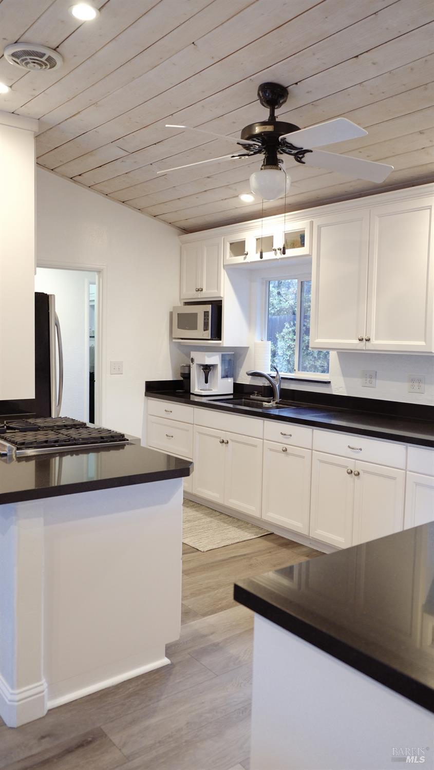 Detail Gallery Image 8 of 34 For 4405 Silverado Trl, Calistoga,  CA 94515 - 3 Beds | 1/1 Baths