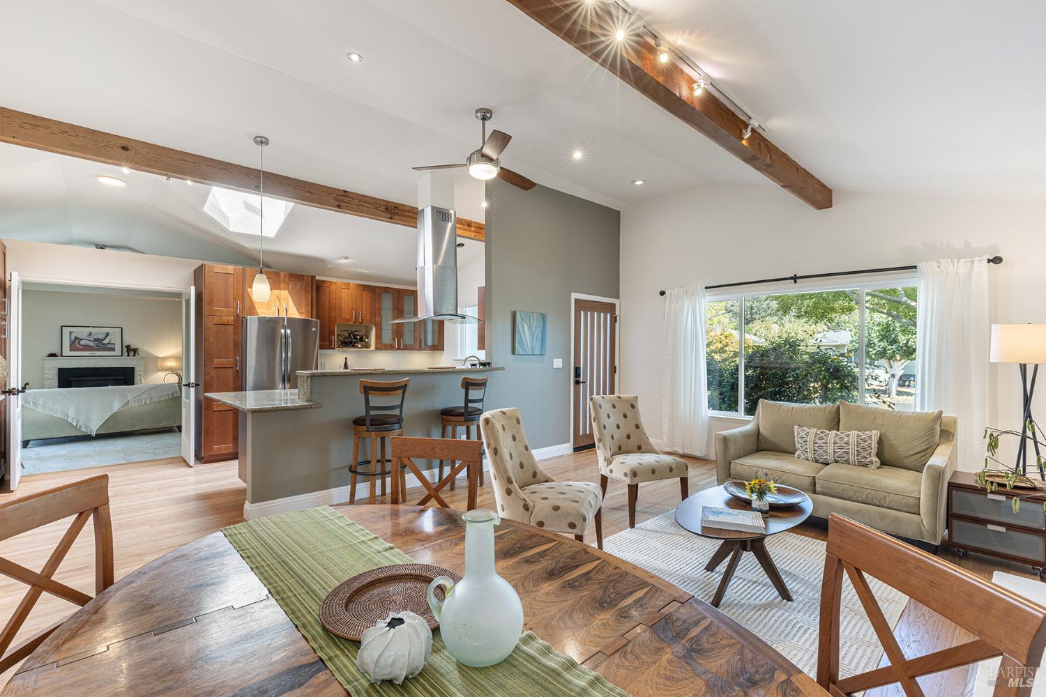 Detail Gallery Image 6 of 36 For 18751 Melvin Ave, Sonoma,  CA 95476 - 3 Beds | 2 Baths