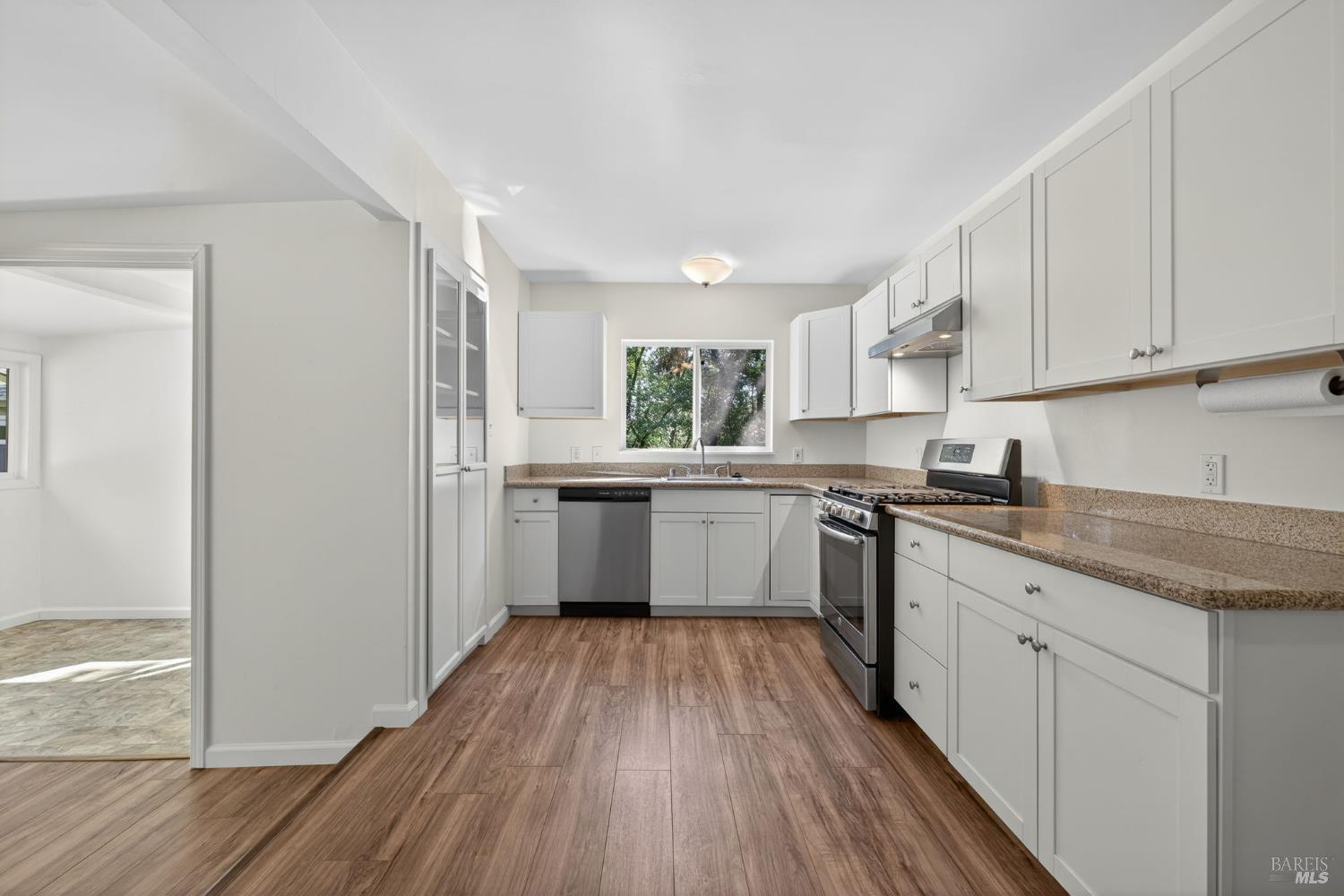 Detail Gallery Image 8 of 26 For 10661 Woodside Dr, Forestville,  CA 95436 - 2 Beds | 1 Baths