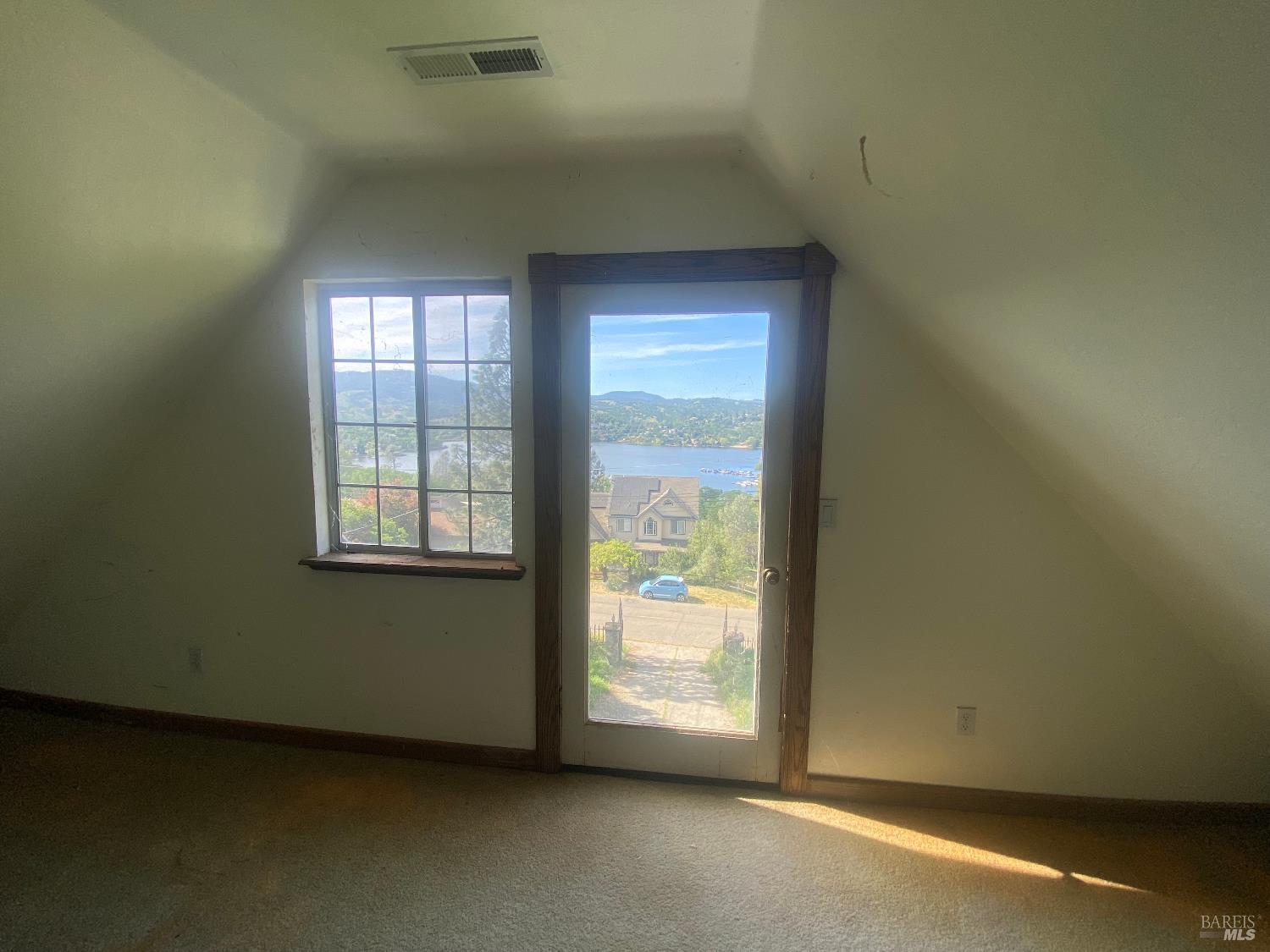 Detail Gallery Image 3 of 29 For 17396 Meadow View Dr, Hidden Valley Lake,  CA 95467 - 4 Beds | 4 Baths