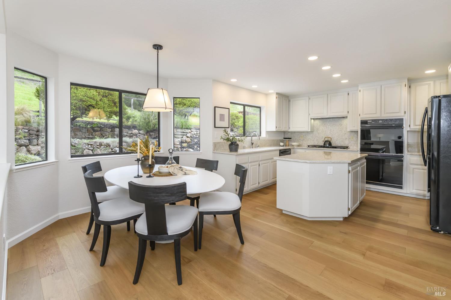 Detail Gallery Image 14 of 45 For 493 Fieldstone Dr, Novato,  CA 94945 - 4 Beds | 3 Baths