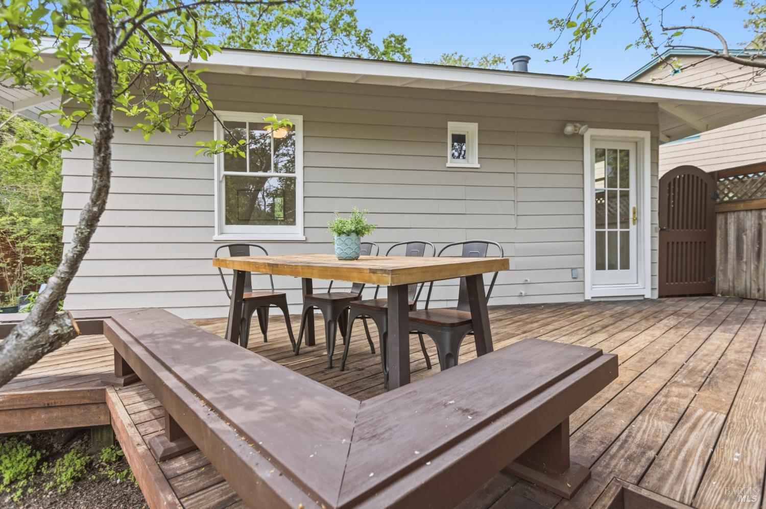 Detail Gallery Image 27 of 34 For 31 Rowland Ct, San Anselmo,  CA 94960 - 3 Beds | 1 Baths