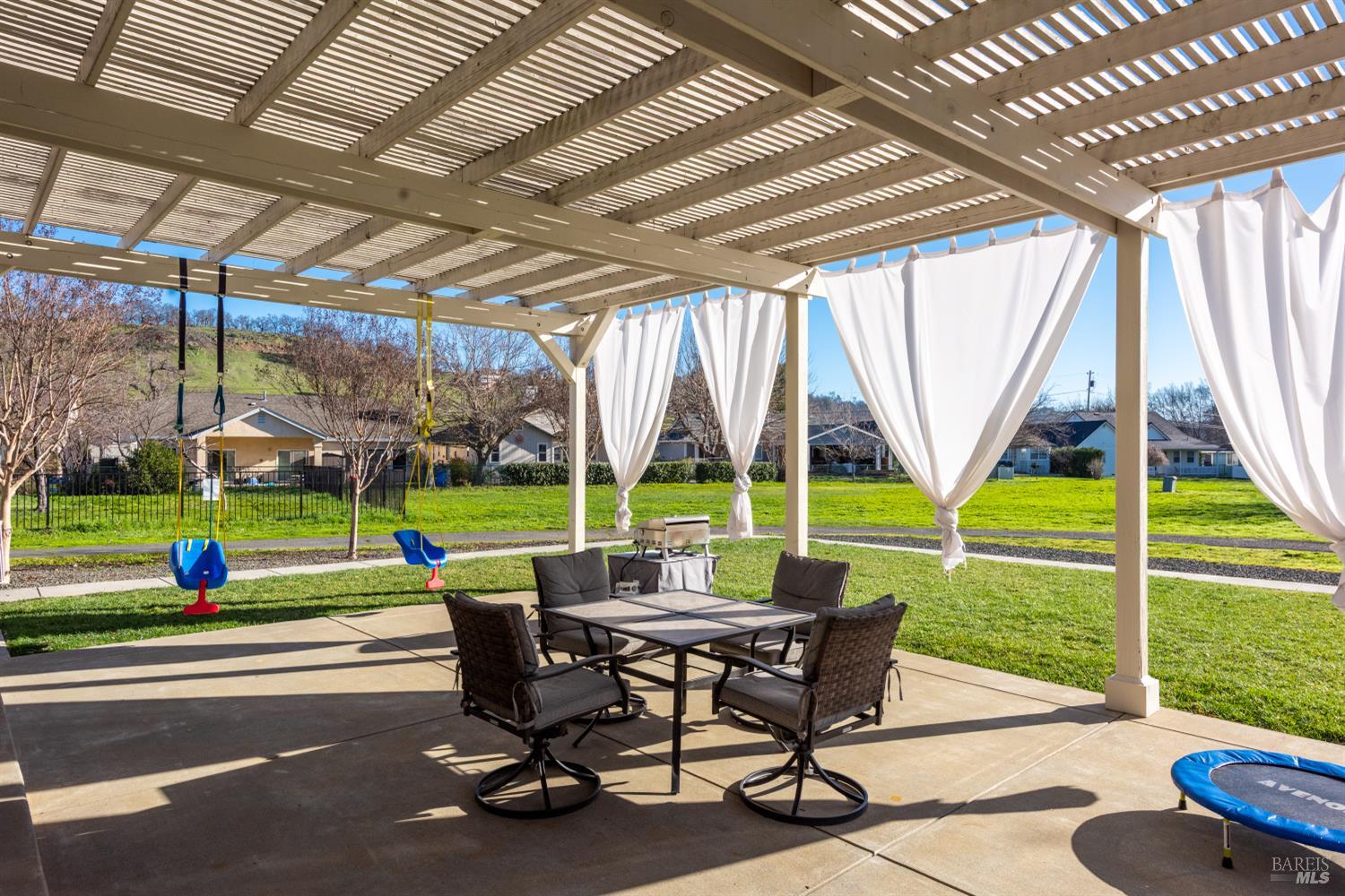 Detail Gallery Image 32 of 37 For 18094 Spyglass Rd, Hidden Valley Lake,  CA 95467 - 3 Beds | 2 Baths