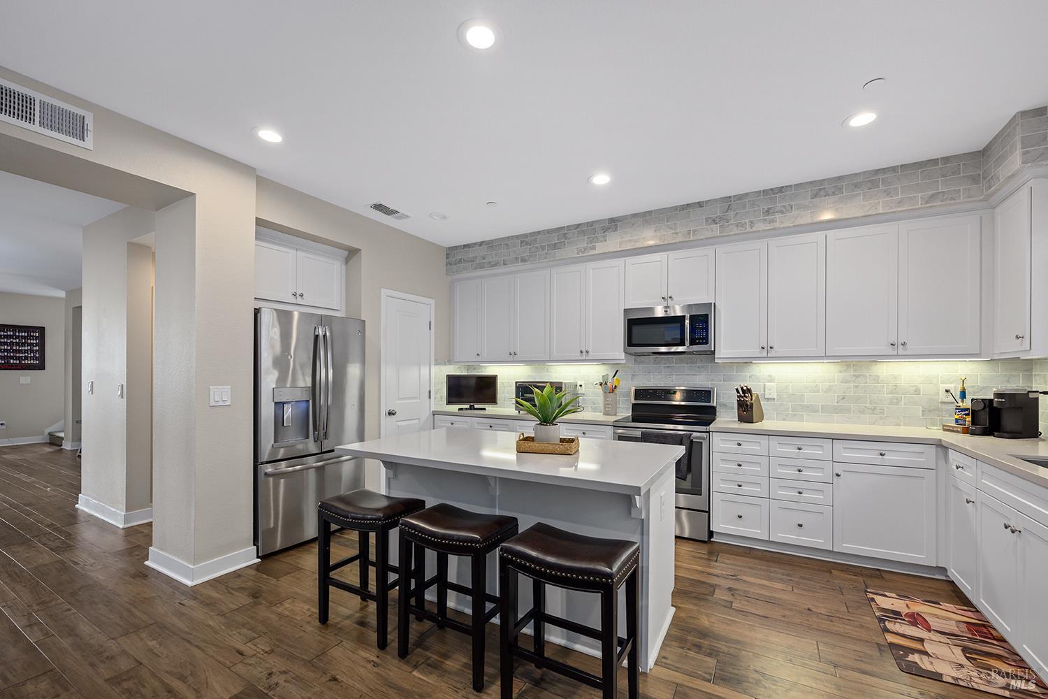 Detail Gallery Image 18 of 32 For 228 Johnson St, Windsor,  CA 95492 - 3 Beds | 2/2 Baths