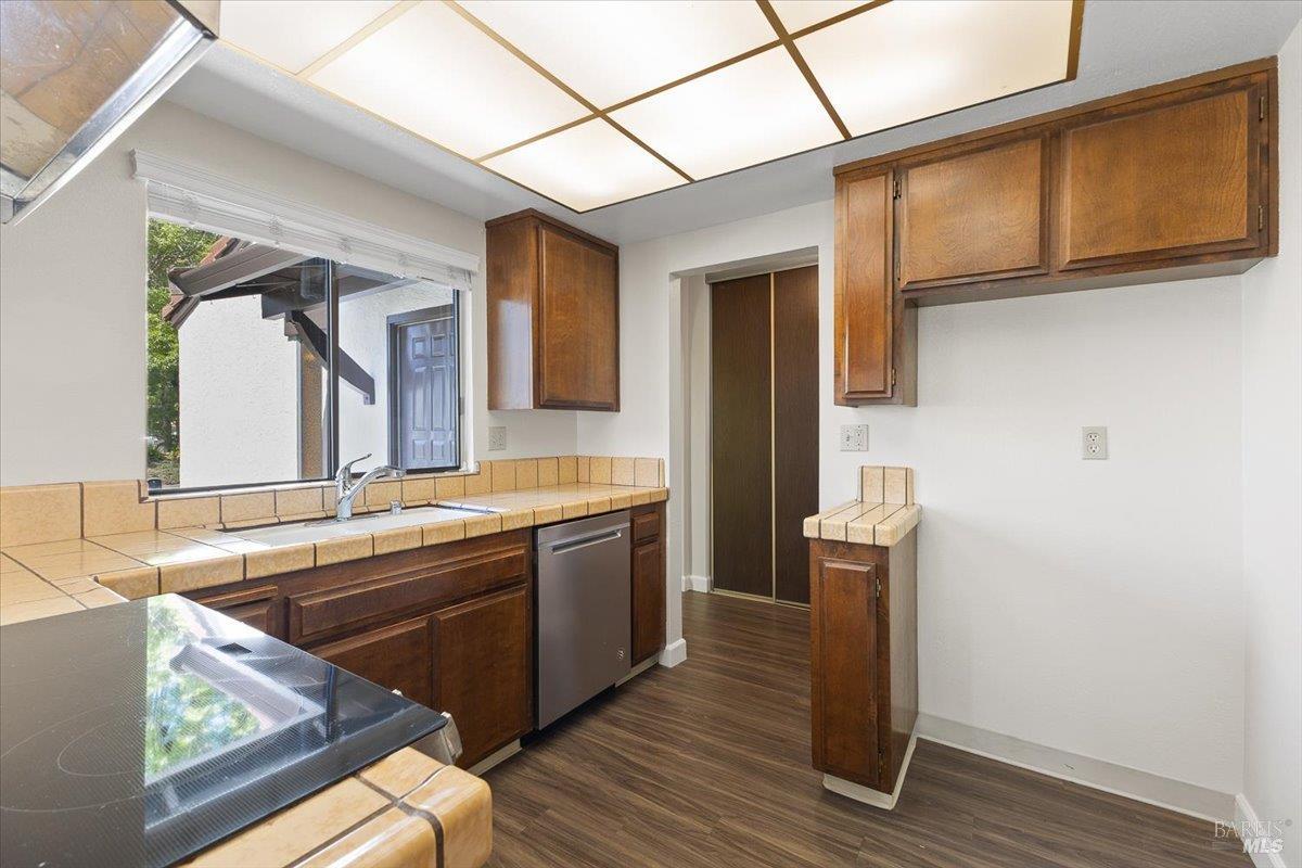 Detail Gallery Image 14 of 37 For 920 Shady Oak Dr, Santa Rosa,  CA 95404 - 3 Beds | 2 Baths