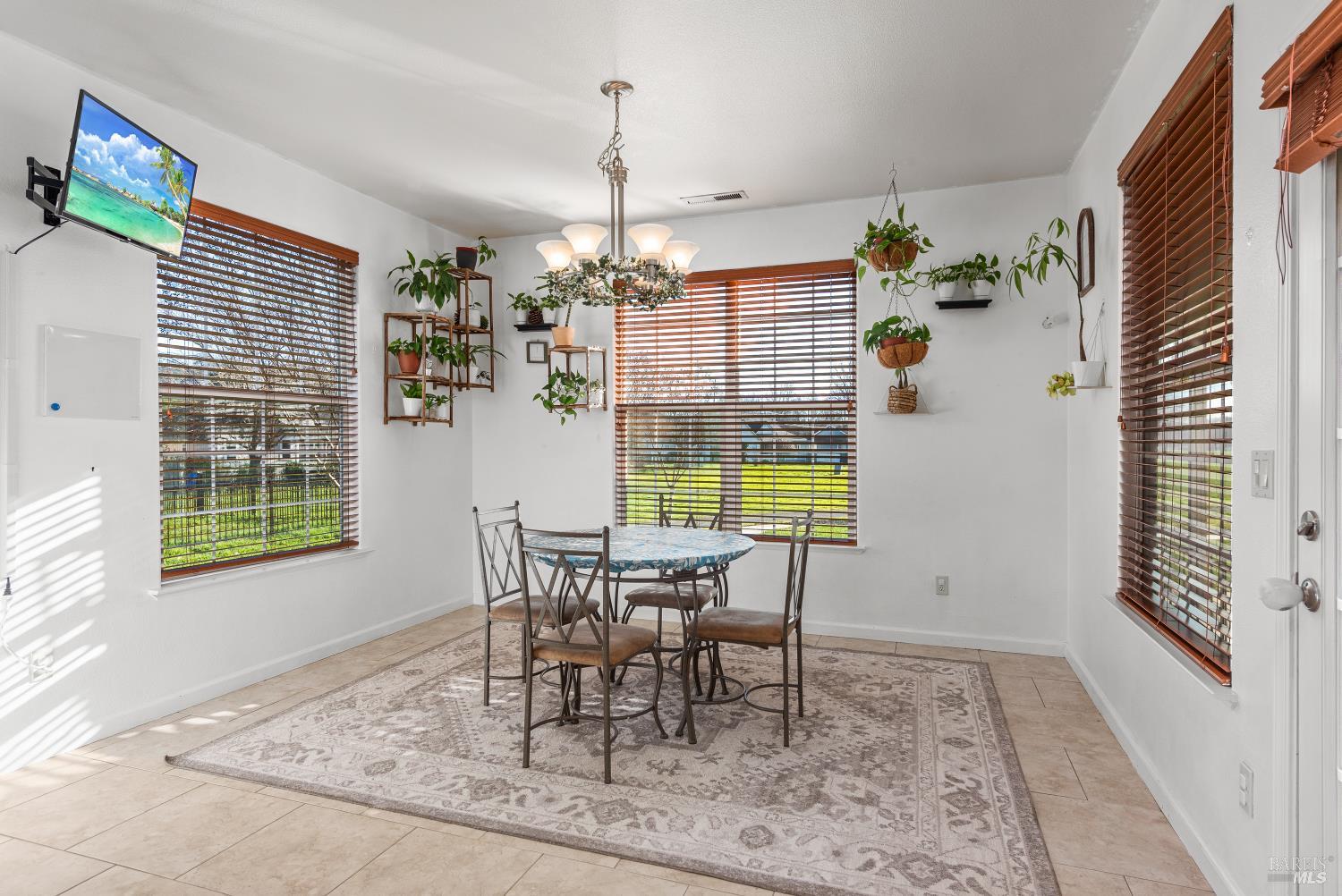 Detail Gallery Image 29 of 37 For 18094 Spyglass Rd, Hidden Valley Lake,  CA 95467 - 3 Beds | 2 Baths