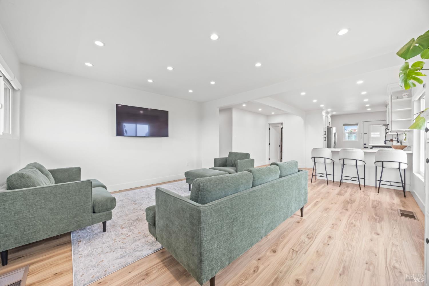 Detail Gallery Image 3 of 36 For 136 Renida St, Vallejo,  CA 94591 - 4 Beds | 3 Baths