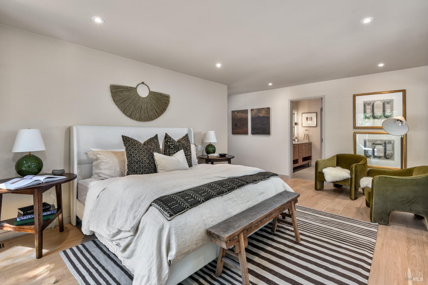 Detail Gallery Image 14 of 43 For 18492 White Oak Dr, Sonoma,  CA 95476 - 4 Beds | 4/1 Baths