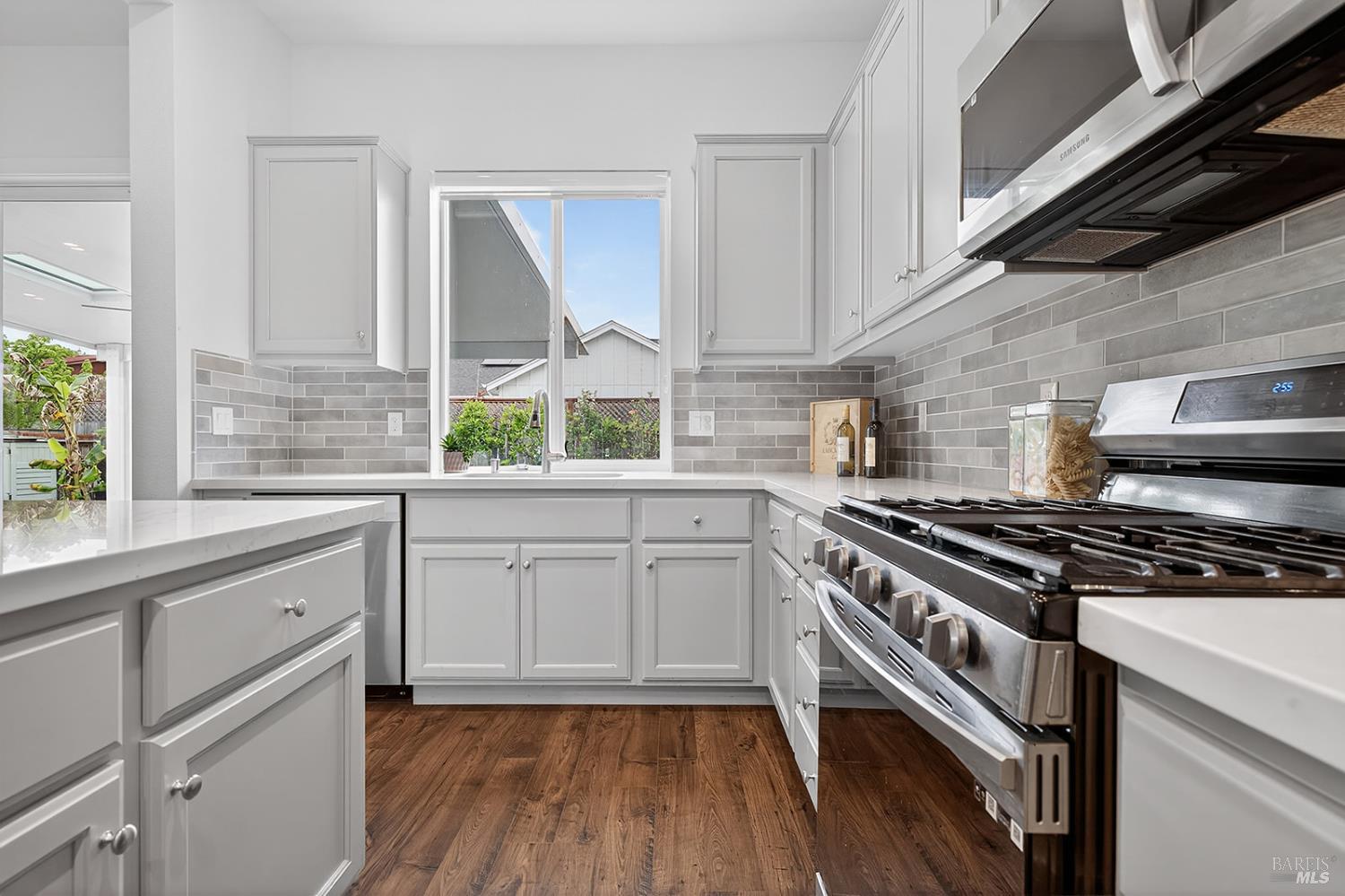 Detail Gallery Image 5 of 38 For 1145 Portello Ln, Windsor,  CA 95492 - 3 Beds | 3 Baths