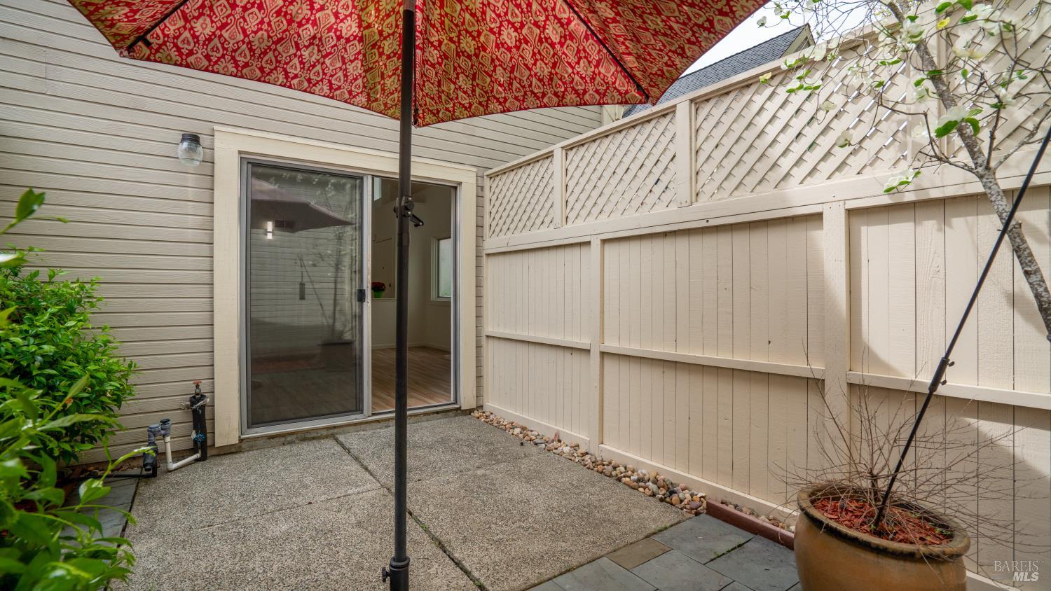 Detail Gallery Image 7 of 33 For 3335 Yulupa Ave, Santa Rosa,  CA 95405 - 3 Beds | 1/1 Baths