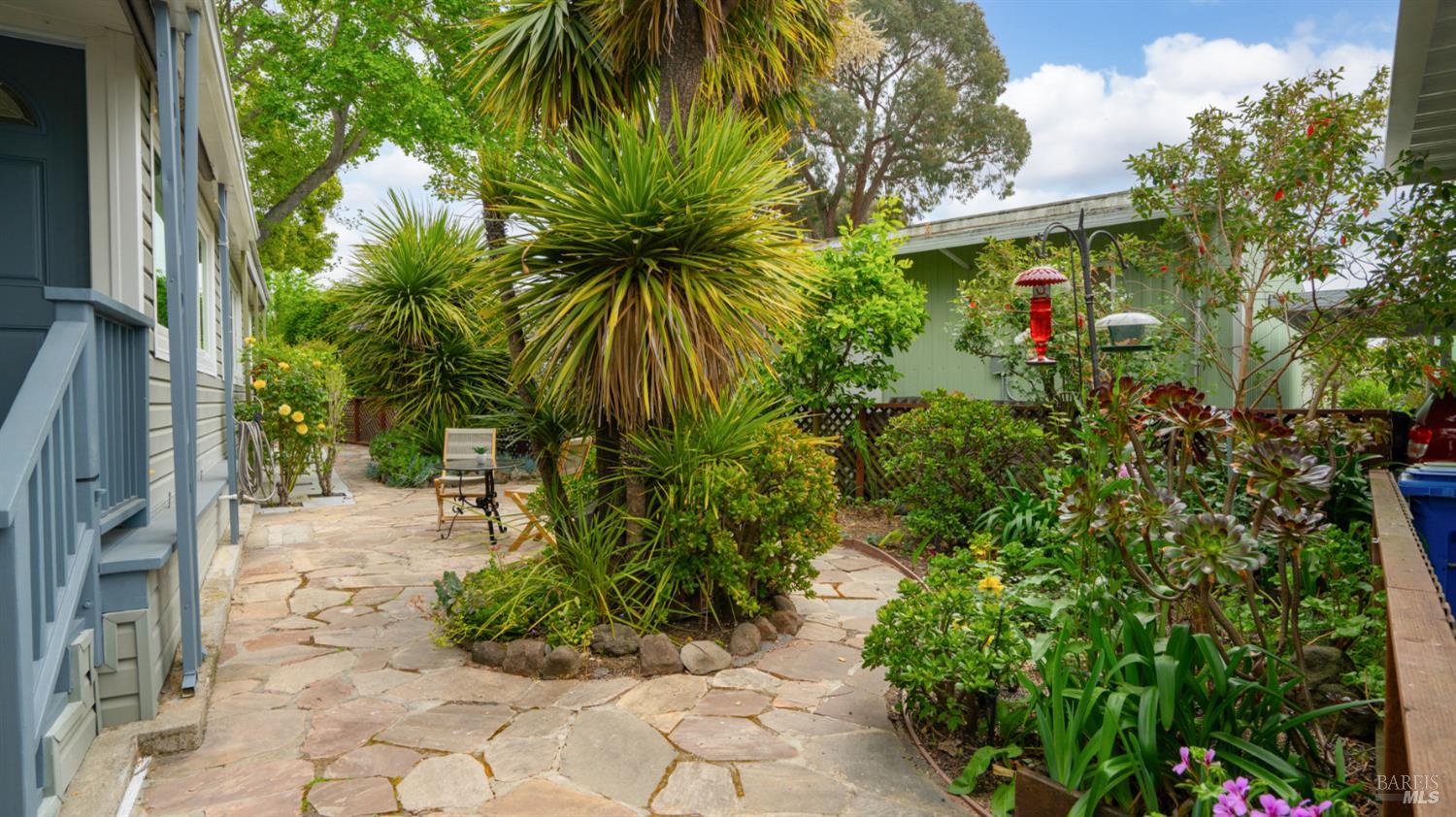 Detail Gallery Image 4 of 44 For 204 Barcelona Ave, Novato,  CA 94949 - 2 Beds | 2 Baths