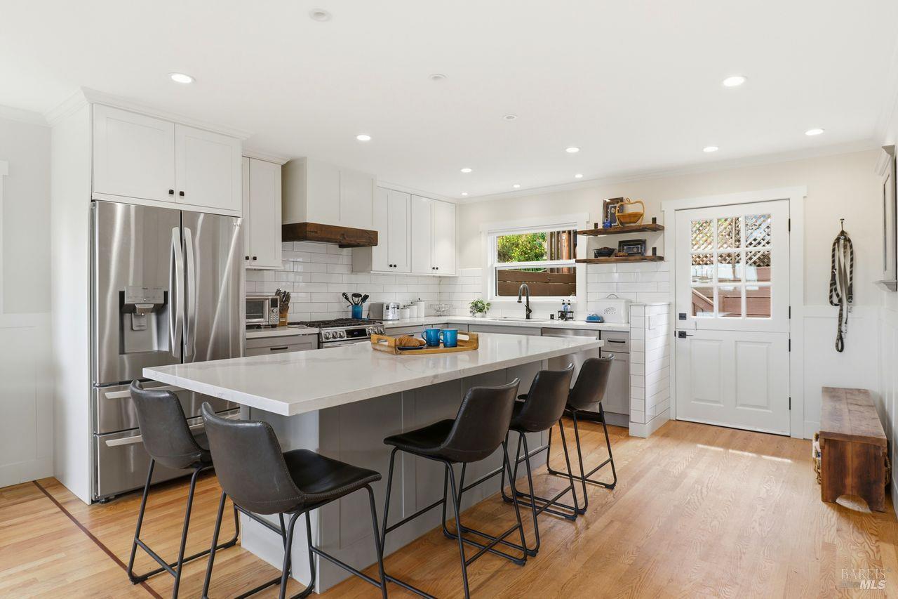 Detail Gallery Image 6 of 46 For 54 Manzanita Ave, Novato,  CA 94945 - 3 Beds | 2 Baths