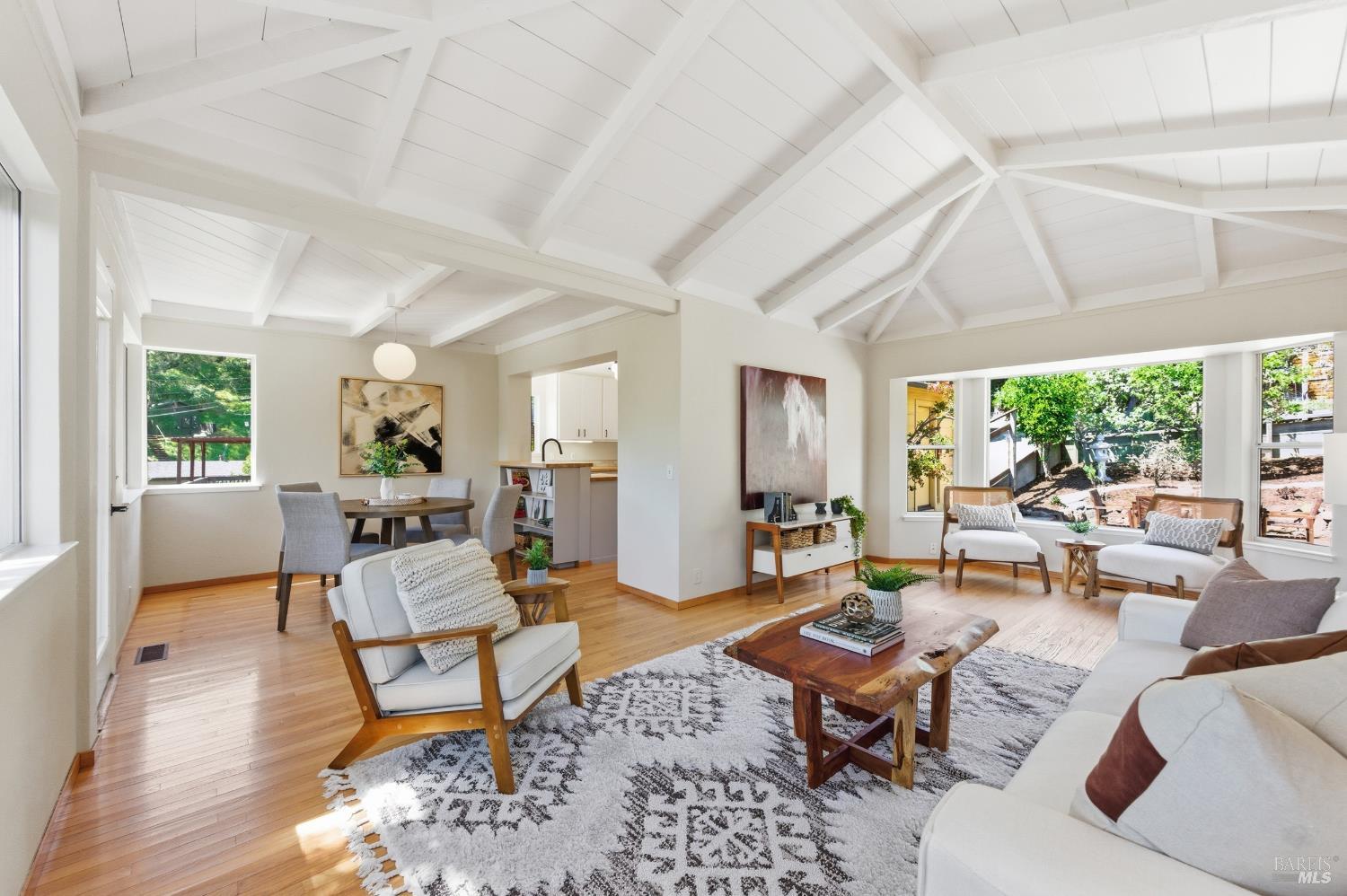 Detail Gallery Image 10 of 59 For 178 Reservoir Rd, San Rafael,  CA 94901 - 4 Beds | 3 Baths