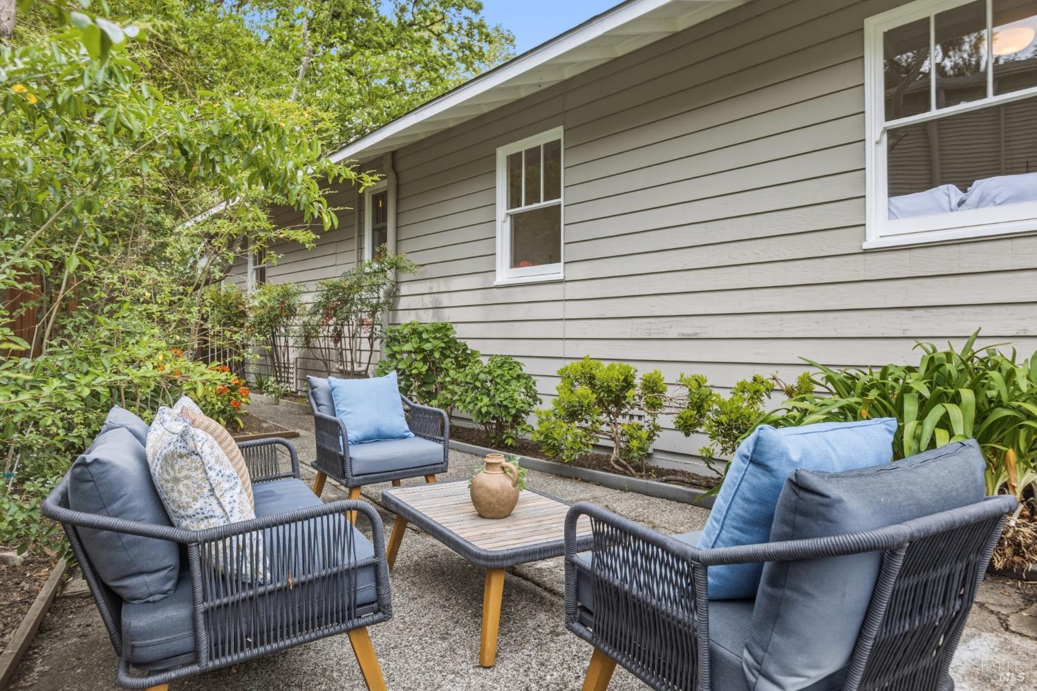 Detail Gallery Image 18 of 34 For 31 Rowland Ct, San Anselmo,  CA 94960 - 3 Beds | 1 Baths