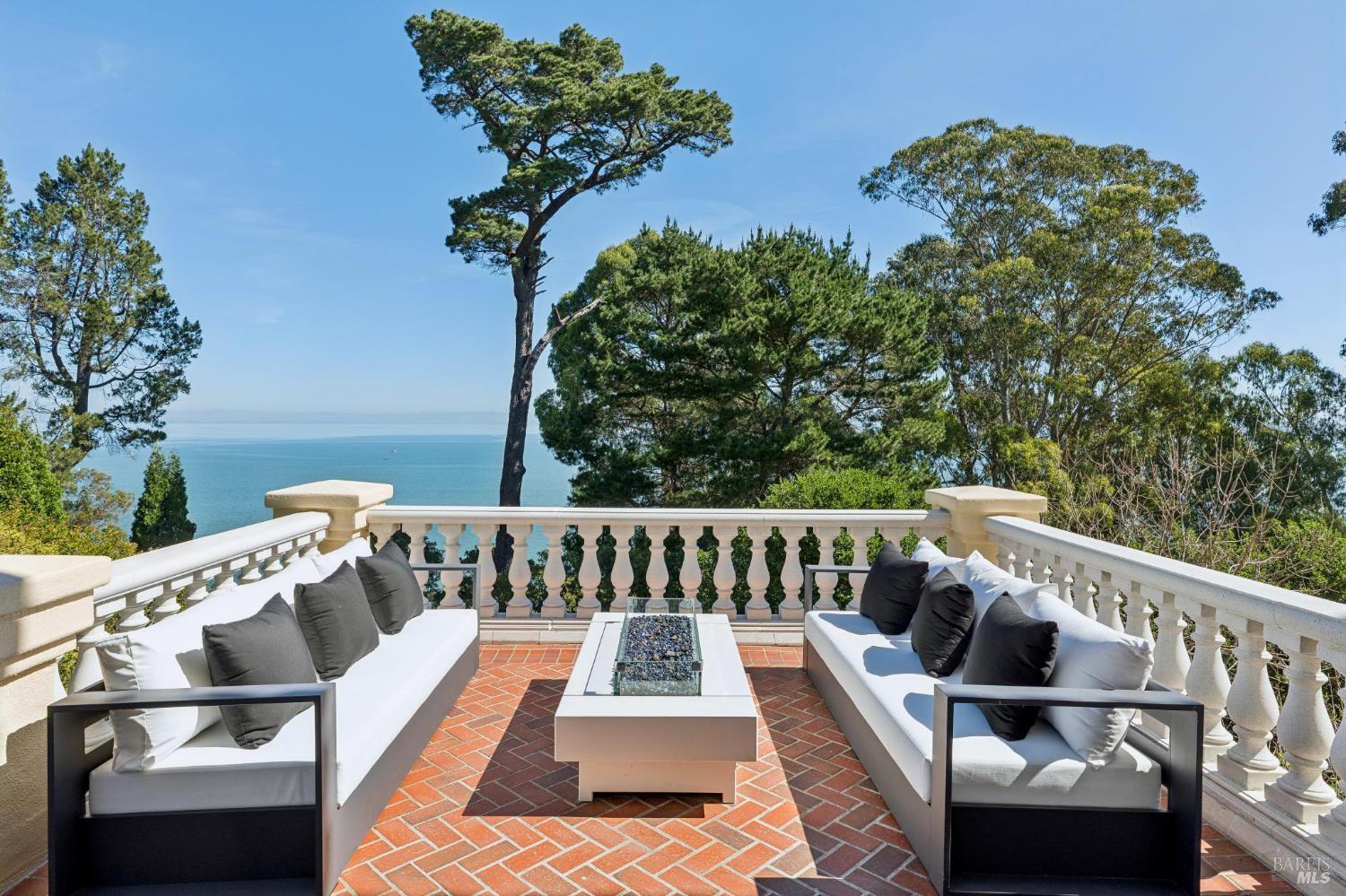 Detail Gallery Image 9 of 96 For 44 Marin Bay Park Ct, San Rafael,  CA 94901 - 5 Beds | 5/1 Baths