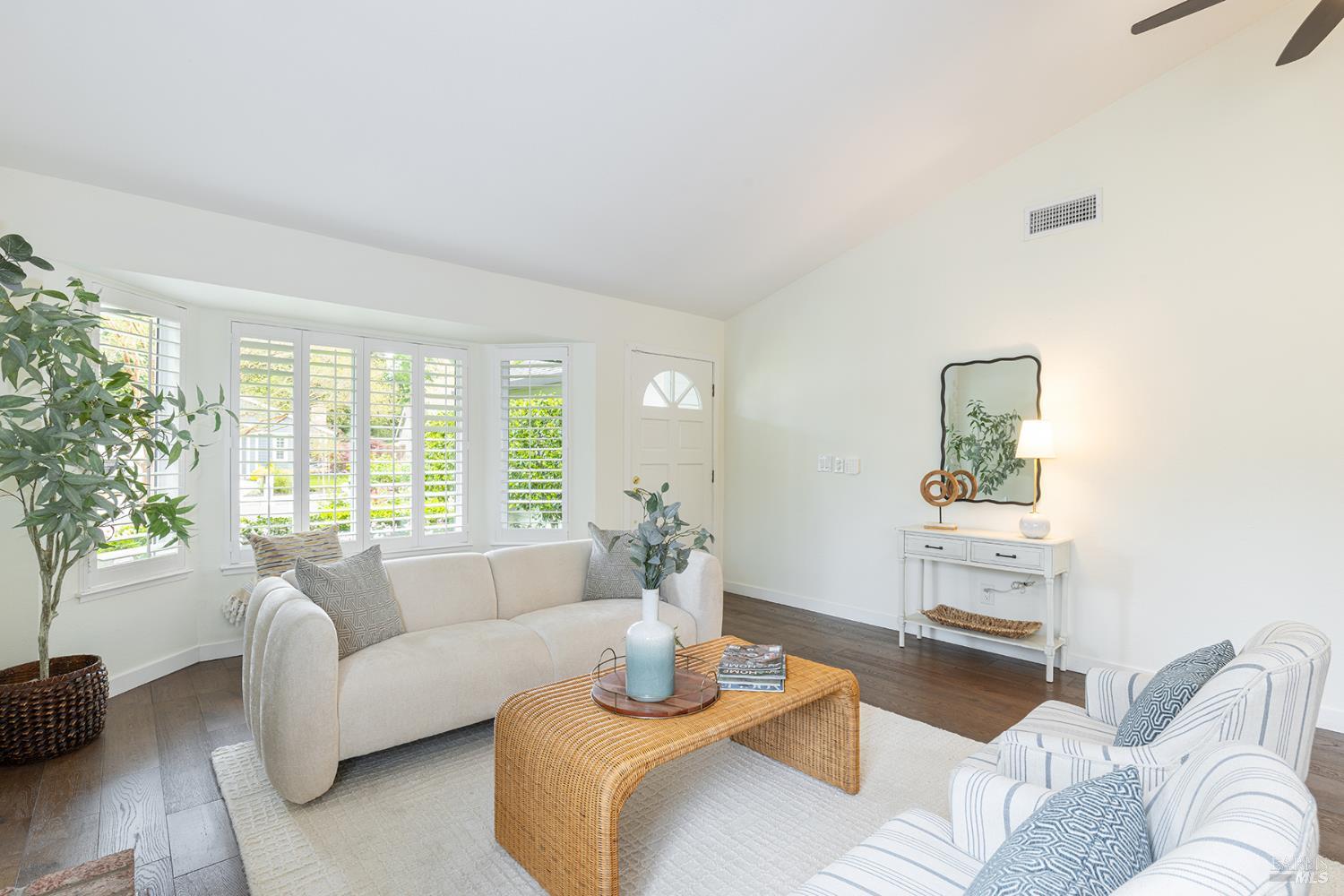 Detail Gallery Image 10 of 54 For 2431 Shoreline Dr, Napa,  CA 94558 - 3 Beds | 2 Baths