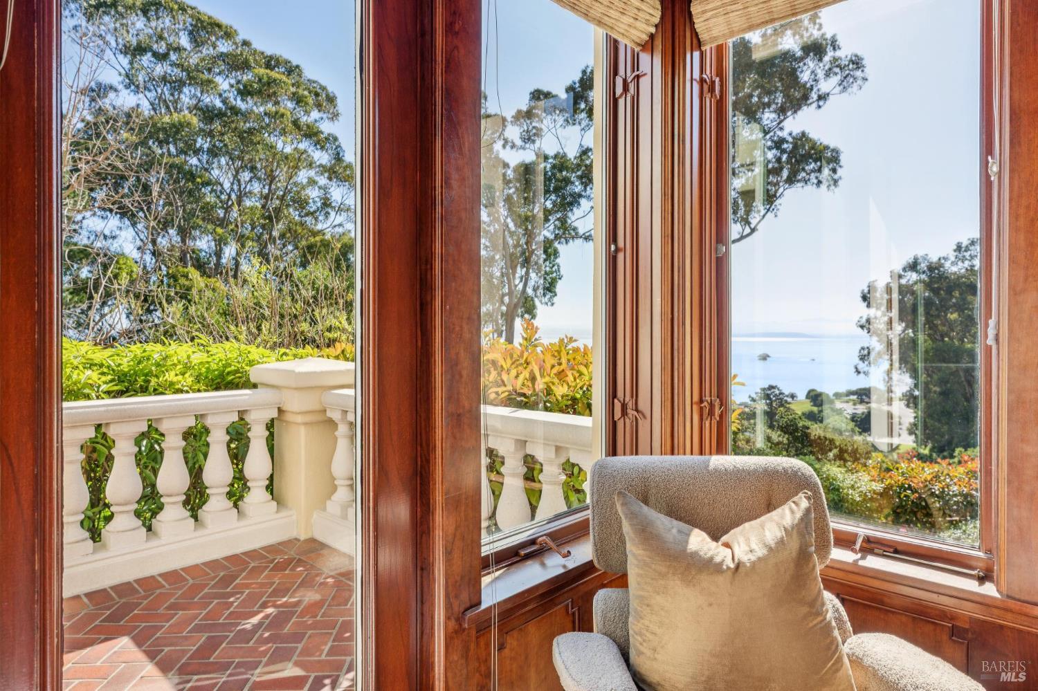 Detail Gallery Image 63 of 96 For 44 Marin Bay Park Ct, San Rafael,  CA 94901 - 5 Beds | 5/1 Baths