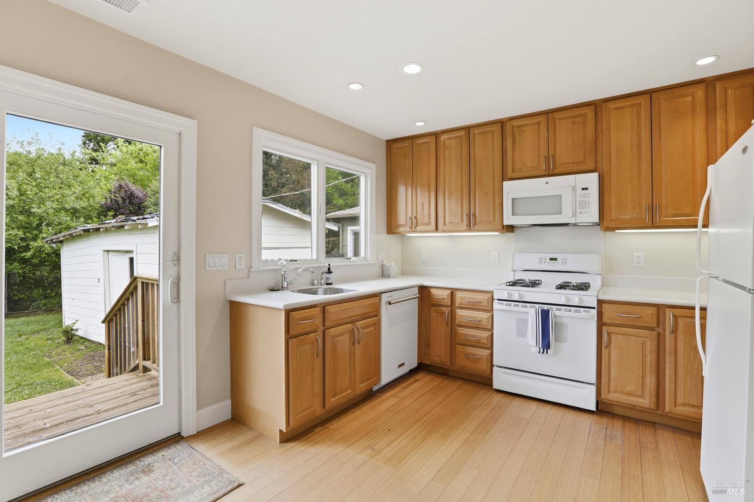 Detail Gallery Image 10 of 29 For 2166 5th Ave, San Rafael,  CA 94901 - 3 Beds | 1 Baths