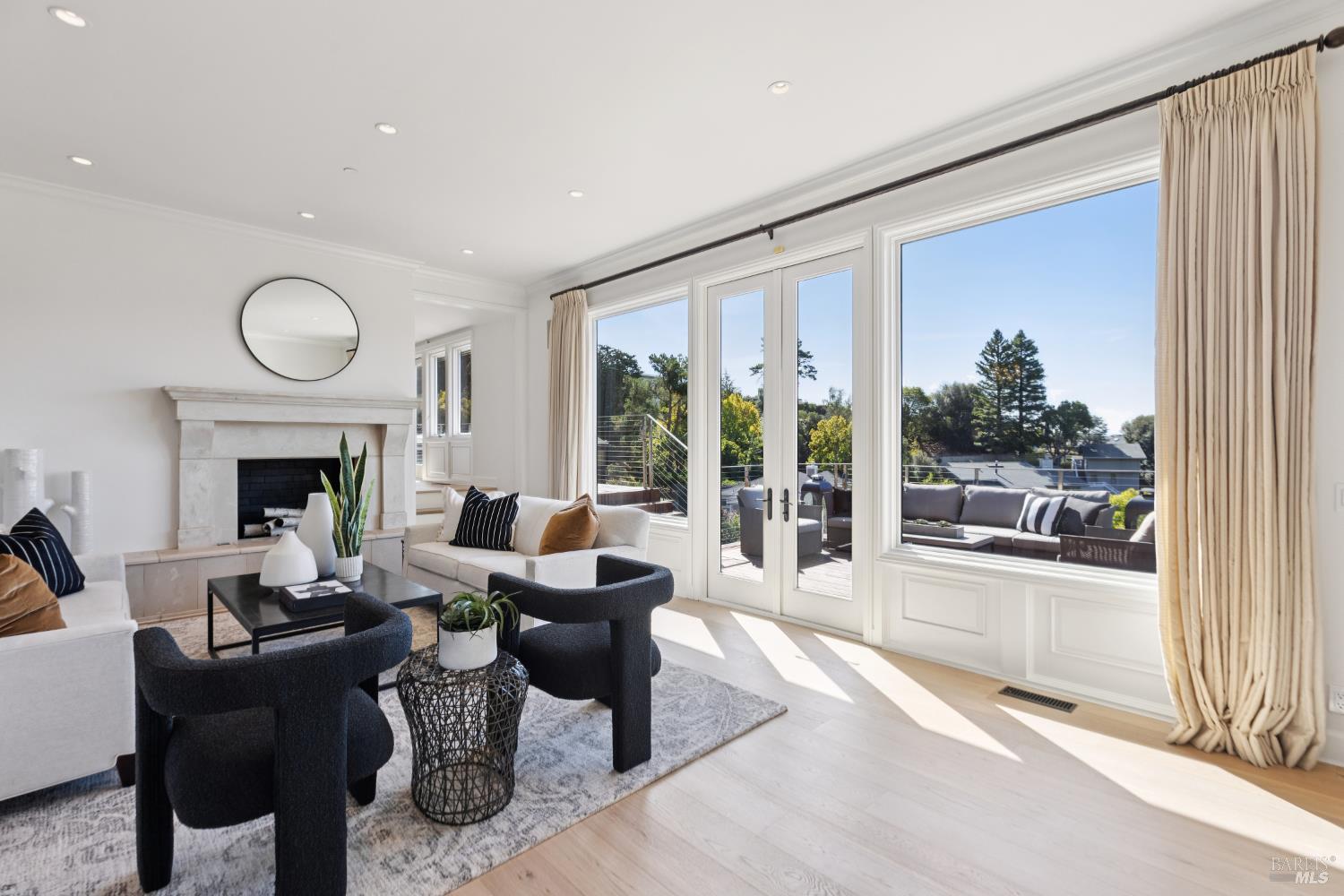 Detail Gallery Image 8 of 68 For 25 Mark Ter, Tiburon,  CA 94920 - 5 Beds | 4 Baths