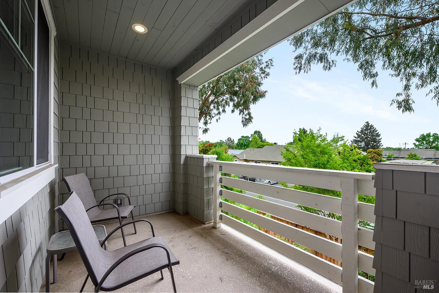 Detail Gallery Image 12 of 32 For 228 Johnson St, Windsor,  CA 95492 - 3 Beds | 2/2 Baths