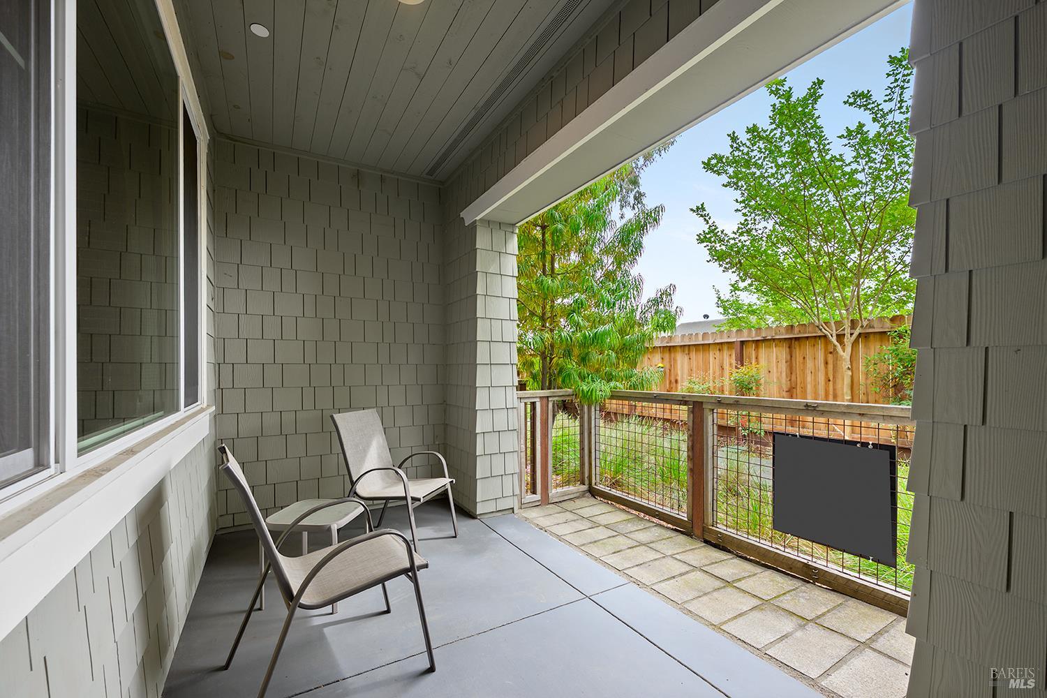 Detail Gallery Image 5 of 32 For 228 Johnson St, Windsor,  CA 95492 - 3 Beds | 2/2 Baths