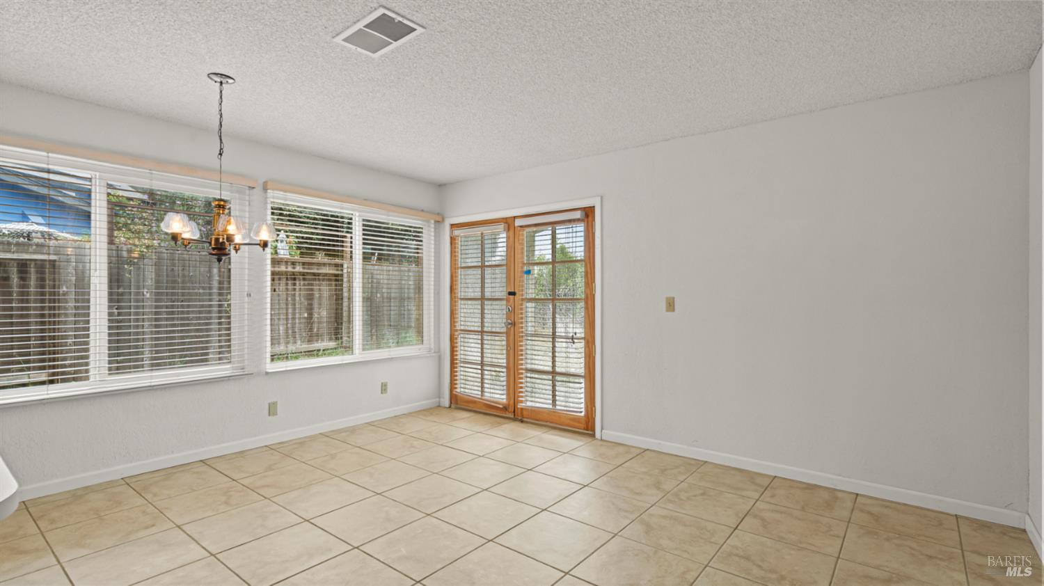 Detail Gallery Image 5 of 24 For 91 Banbury Way, Benicia,  CA 94510 - 3 Beds | 2 Baths