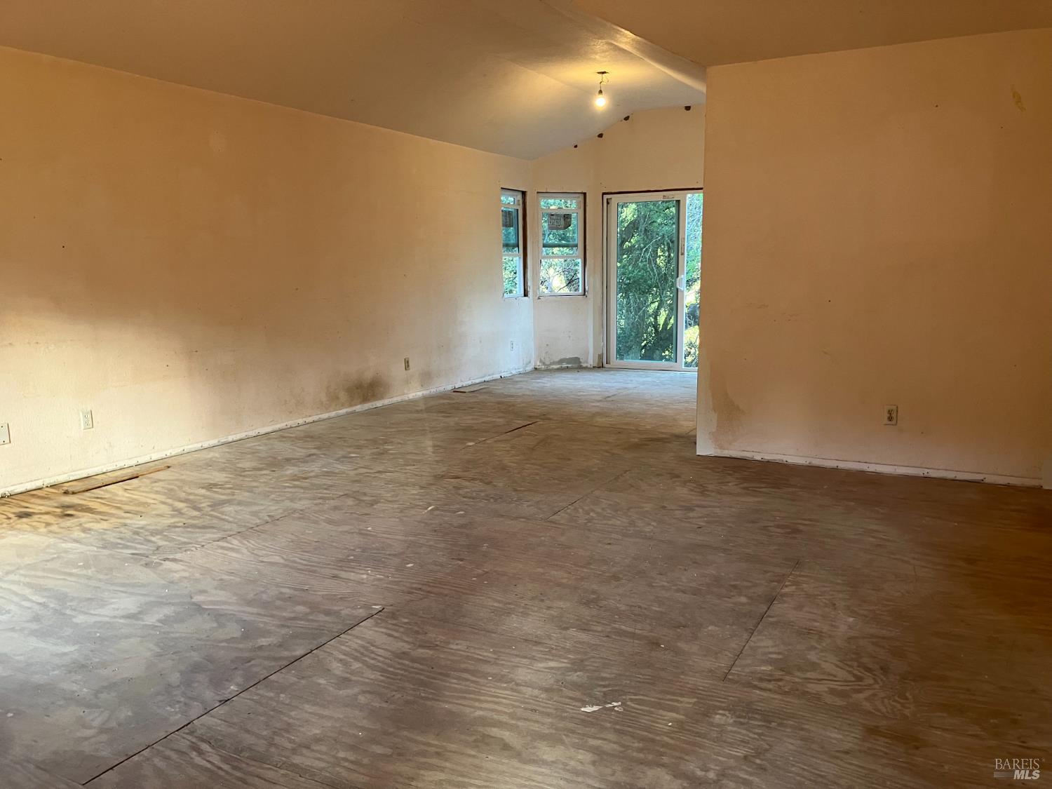 Detail Gallery Image 13 of 30 For 17440 Cache Creek Rd, Clearlake Oaks,  CA 95423 - 3 Beds | 2 Baths