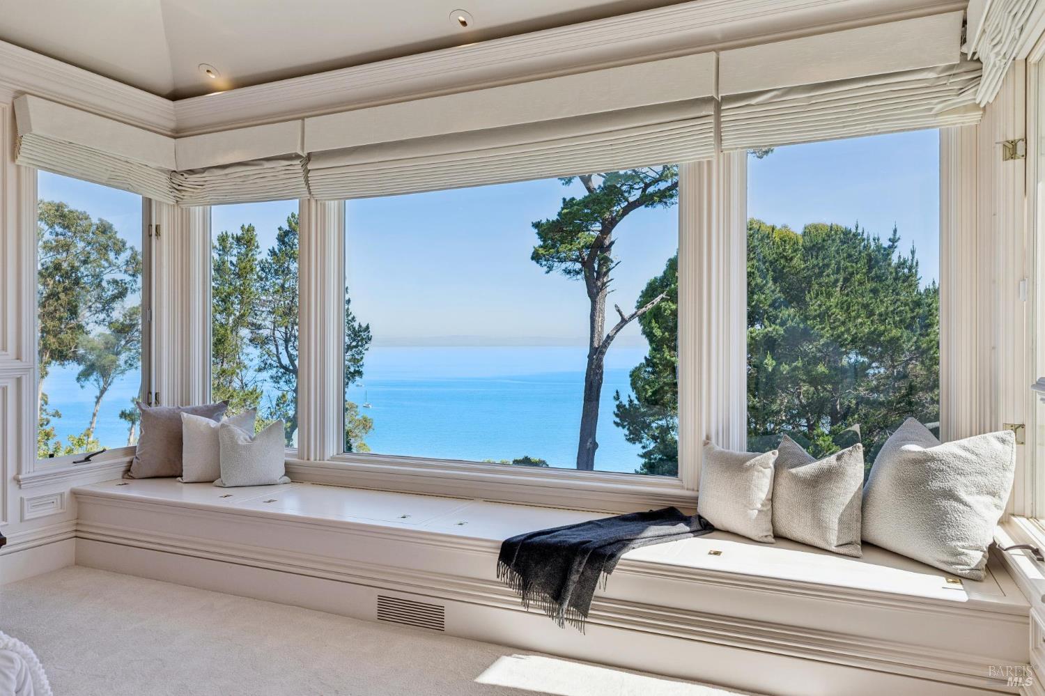 Detail Gallery Image 51 of 96 For 44 Marin Bay Park Ct, San Rafael,  CA 94901 - 5 Beds | 5/1 Baths