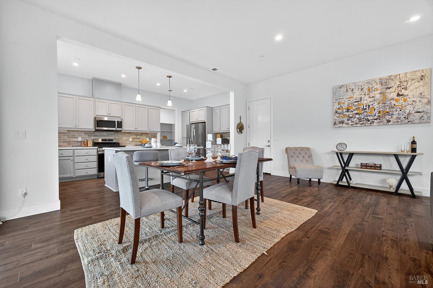 Detail Gallery Image 9 of 38 For 1145 Portello Ln, Windsor,  CA 95492 - 3 Beds | 3 Baths