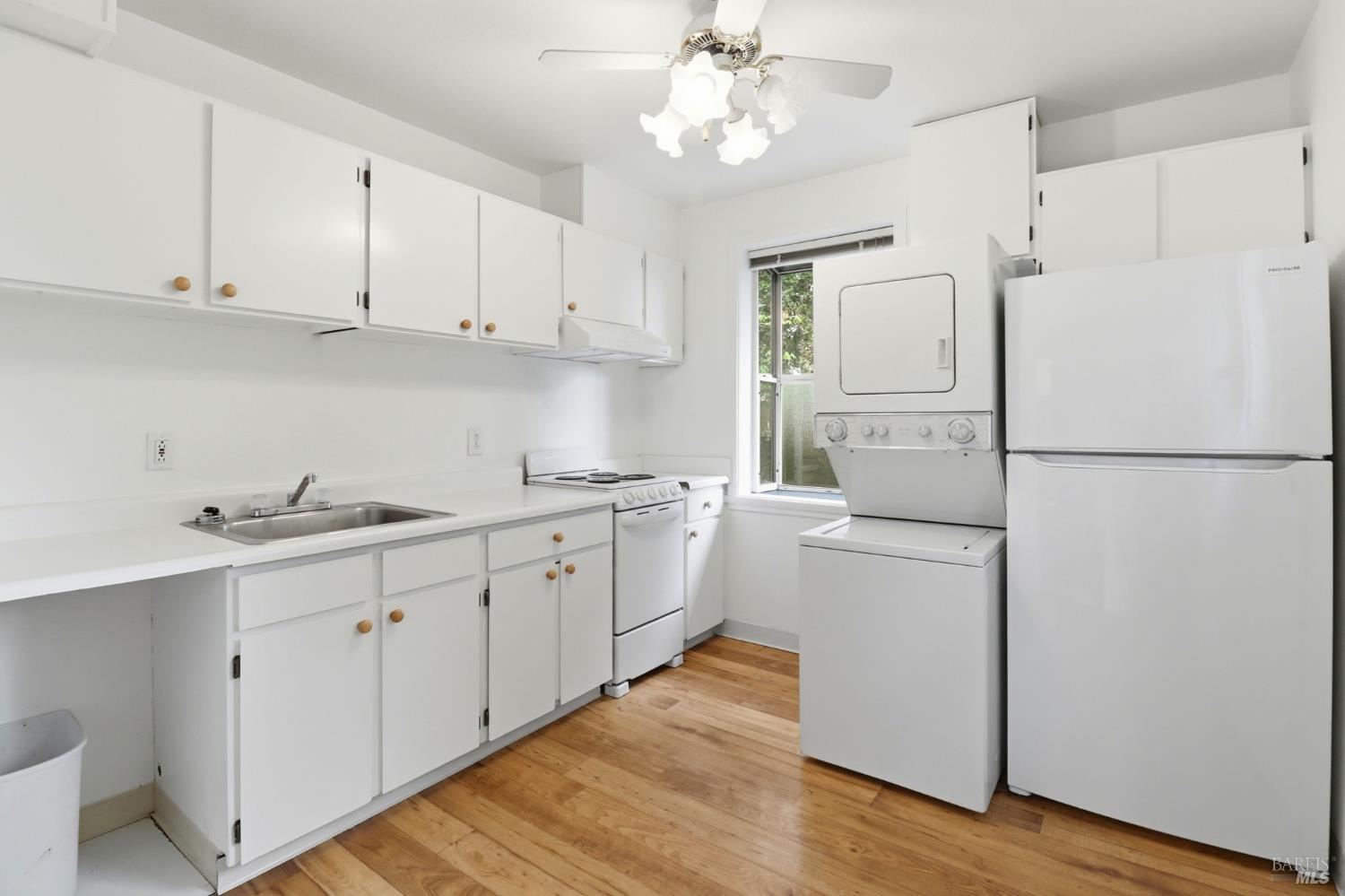 Detail Gallery Image 8 of 27 For 88 Martin Dr, Novato,  CA 94949 - 2 Beds | 1 Baths