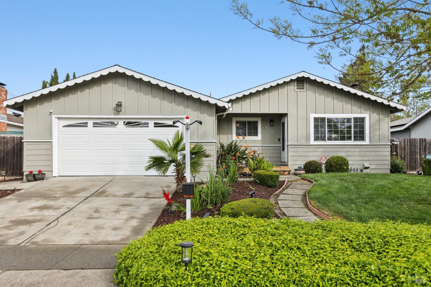 Detail Gallery Image 3 of 29 For 1260 Sierra Ave, Napa,  CA 94558 - 3 Beds | 2 Baths