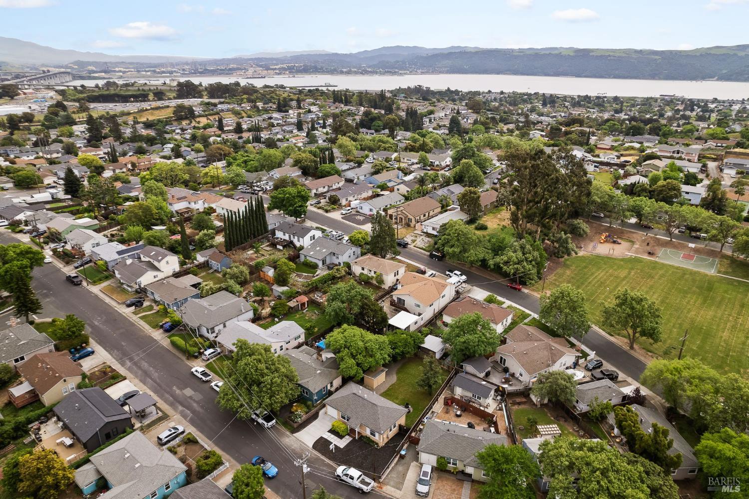 Detail Gallery Image 31 of 34 For 218 Hillcrest Ave, Benicia,  CA 94510 - 2 Beds | 1 Baths