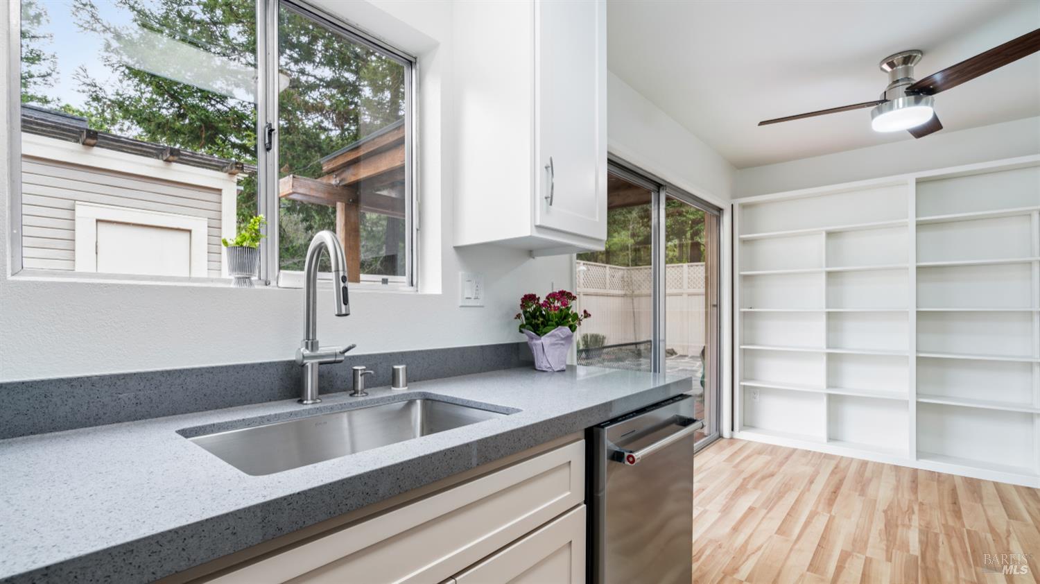 Detail Gallery Image 11 of 33 For 3335 Yulupa Ave, Santa Rosa,  CA 95405 - 3 Beds | 1/1 Baths