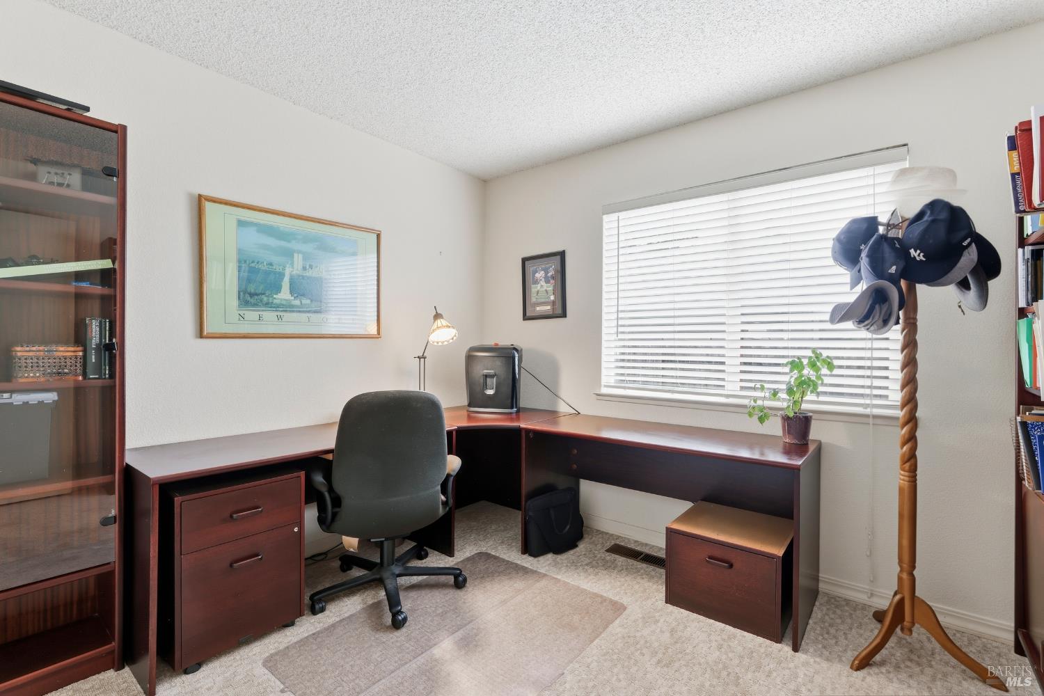 Detail Gallery Image 15 of 39 For 29 Caulfield Ct, Petaluma,  CA 94954 - 4 Beds | 3 Baths