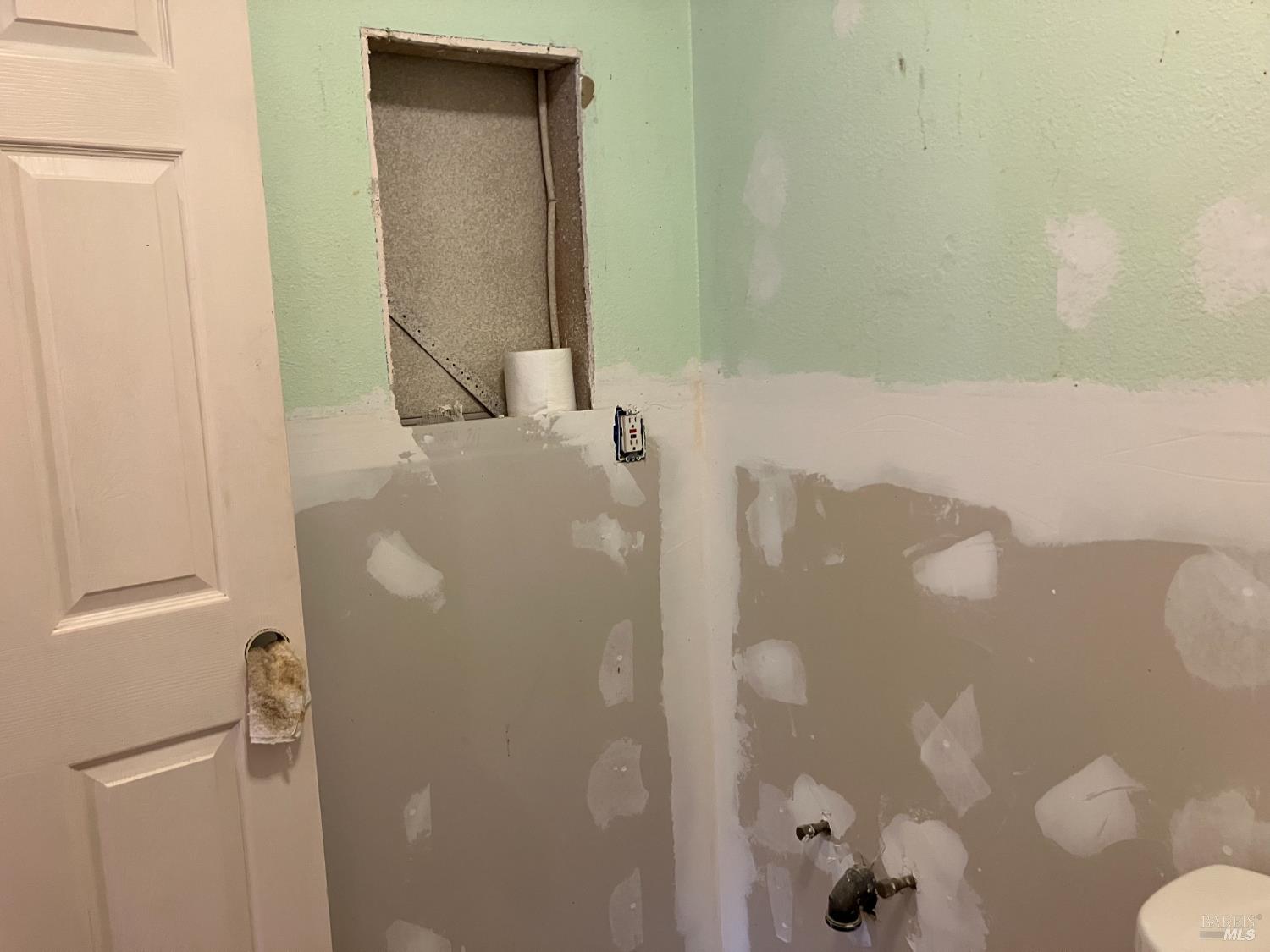 Detail Gallery Image 22 of 30 For 17440 Cache Creek Rd, Clearlake Oaks,  CA 95423 - 3 Beds | 2 Baths