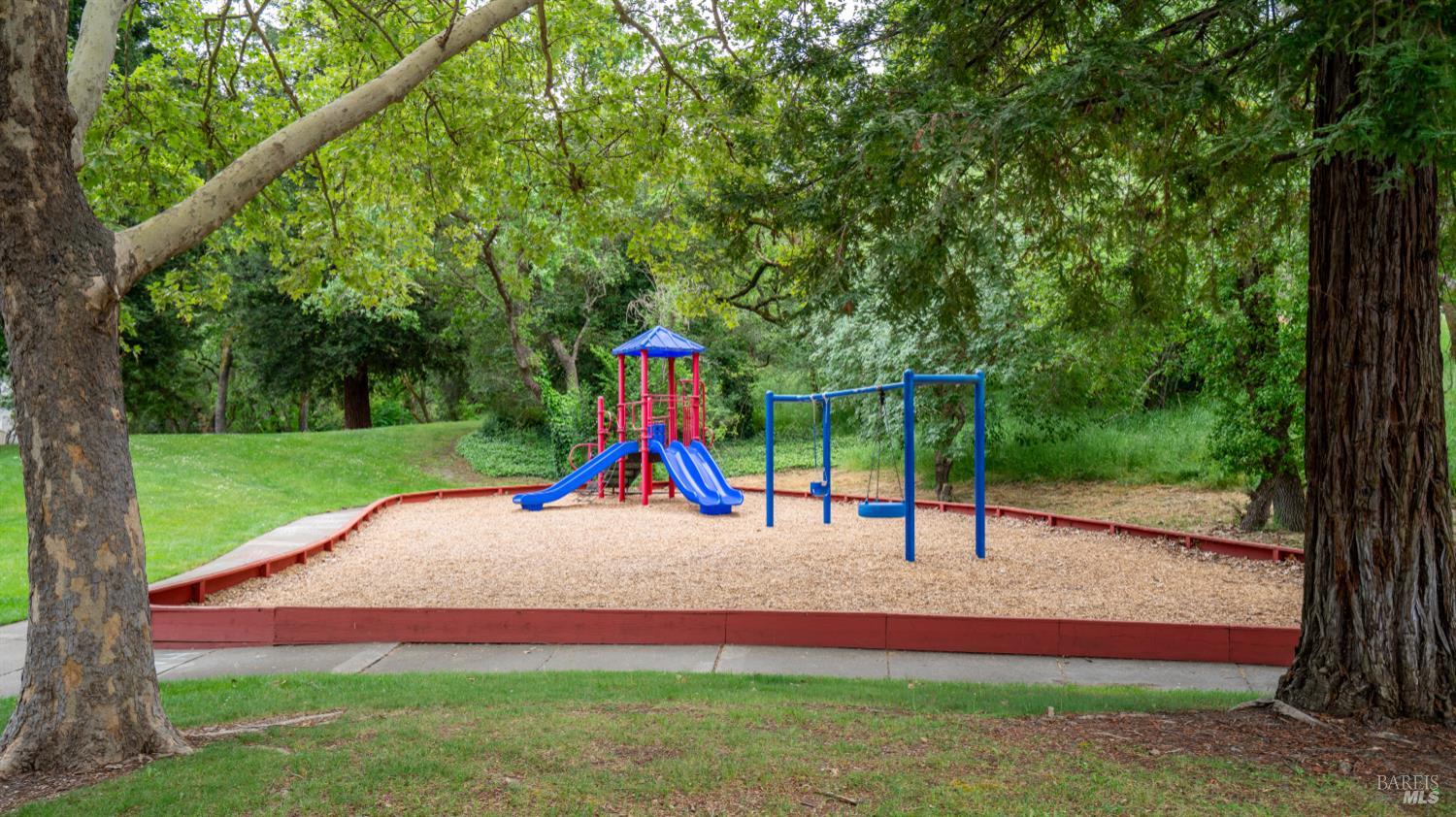 Detail Gallery Image 30 of 33 For 3335 Yulupa Ave, Santa Rosa,  CA 95405 - 3 Beds | 1/1 Baths